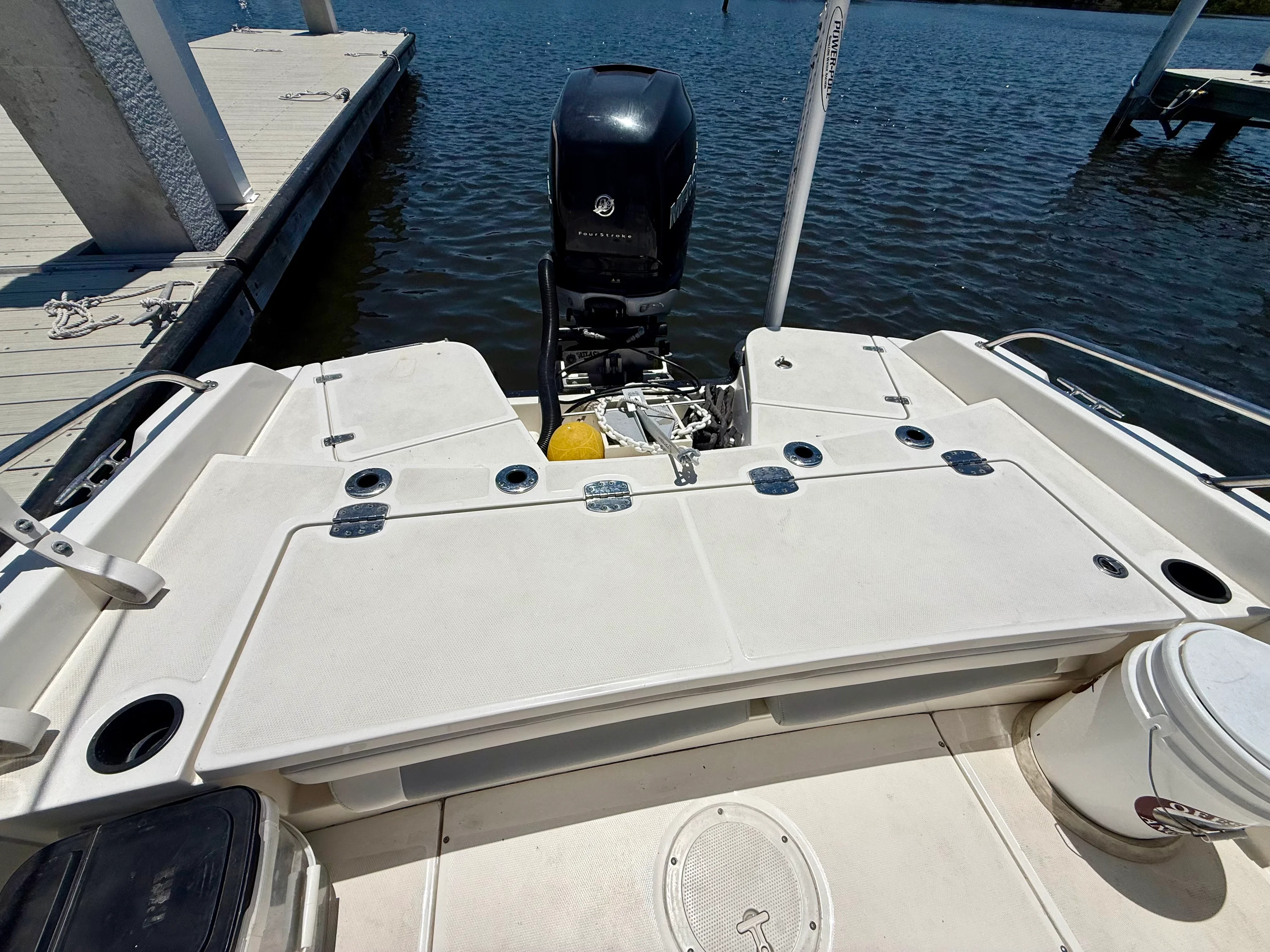 2015 Boston Whaler 240 DAUNTLESS Image Thumbnail #16