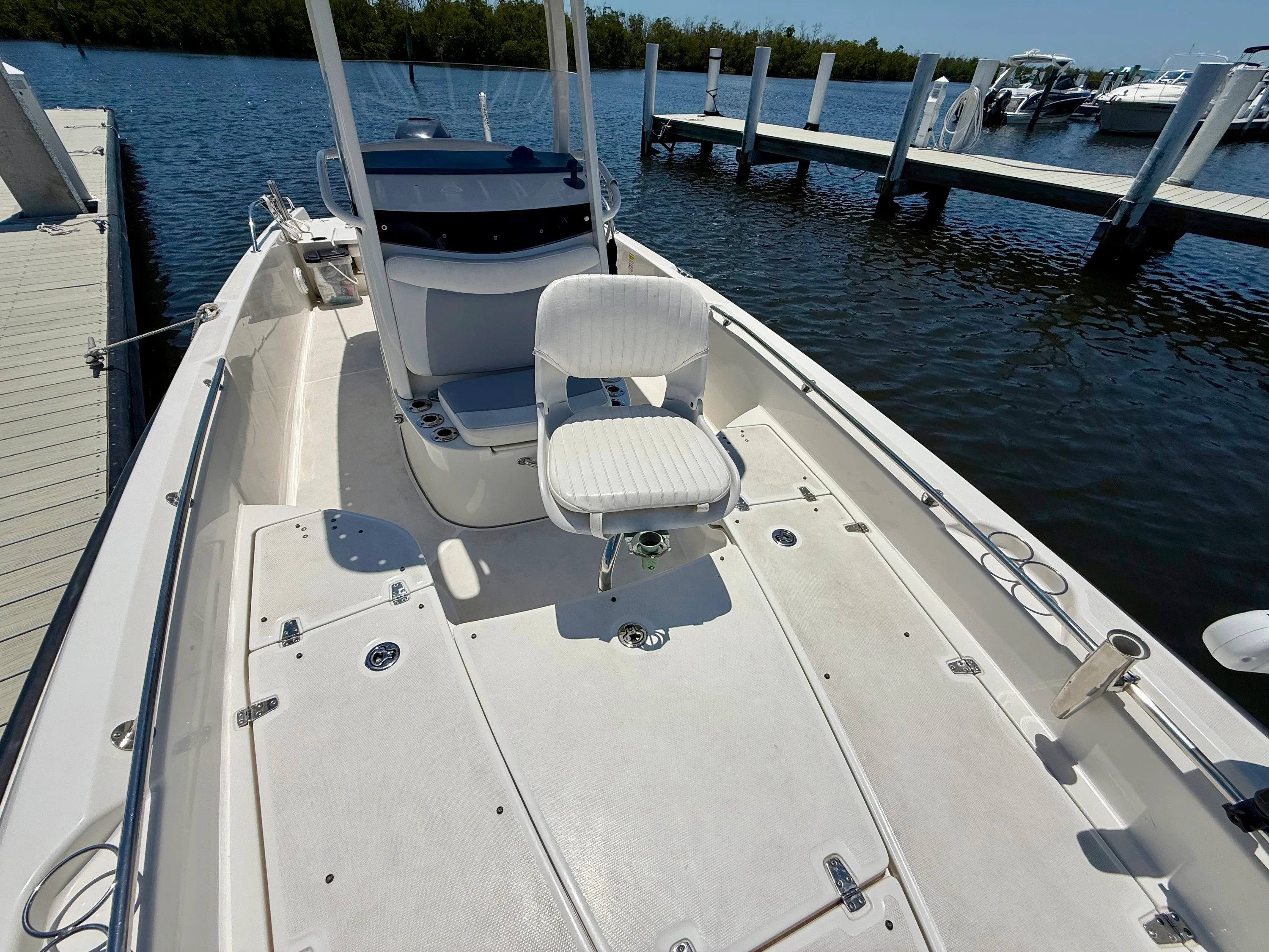 2015 Boston Whaler 240 DAUNTLESS Image Thumbnail #38