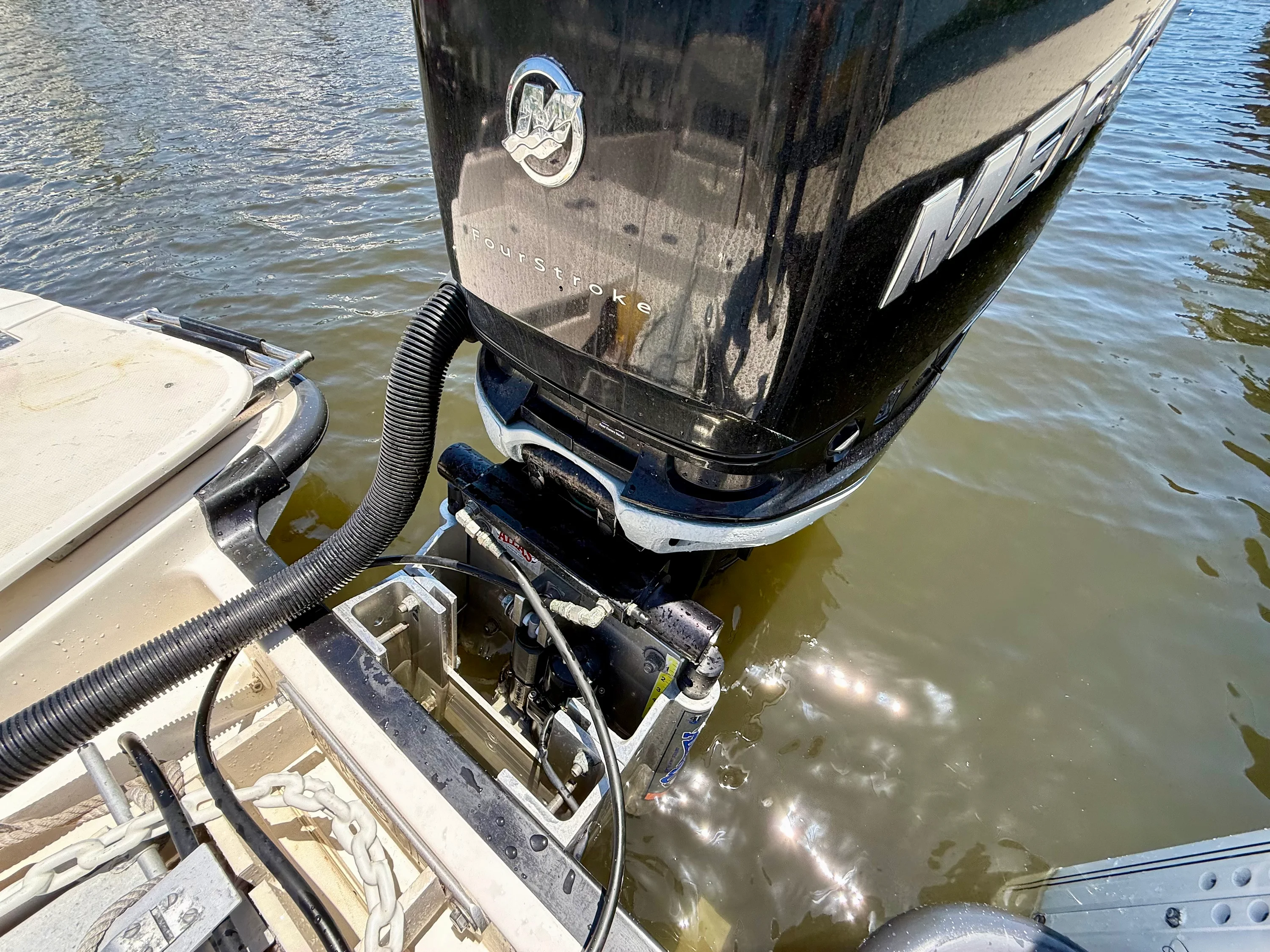 2015 Boston Whaler 240 DAUNTLESS Image Thumbnail #14