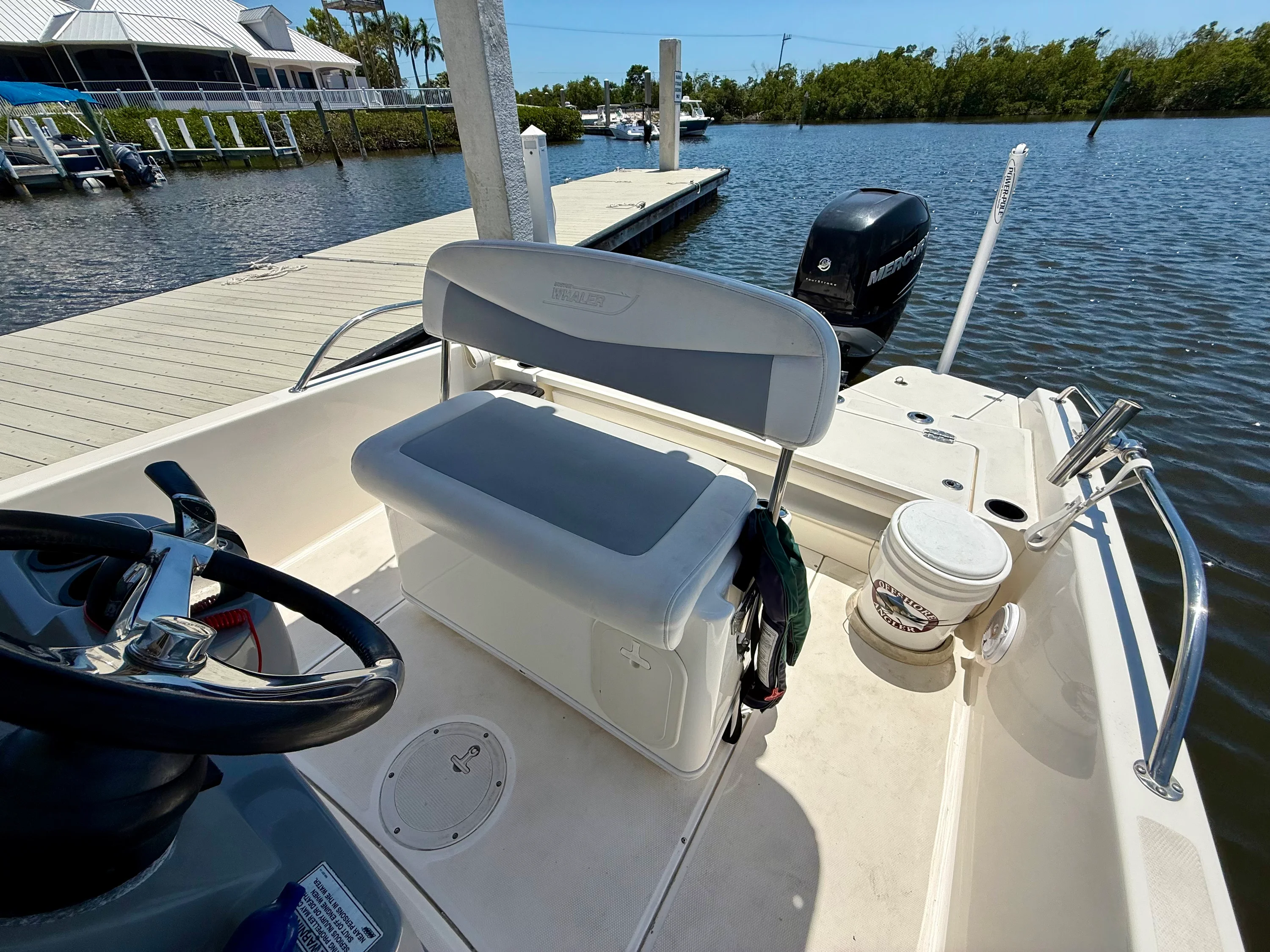 2015 Boston Whaler 240 DAUNTLESS Image Thumbnail #25
