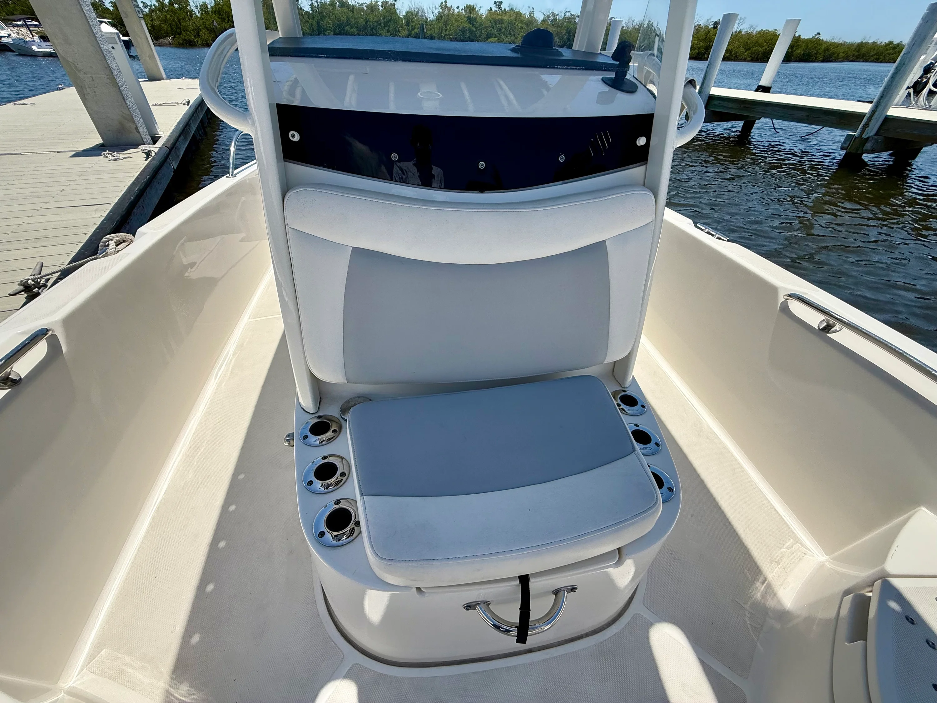 2015 Boston Whaler 240 DAUNTLESS Image Thumbnail #36