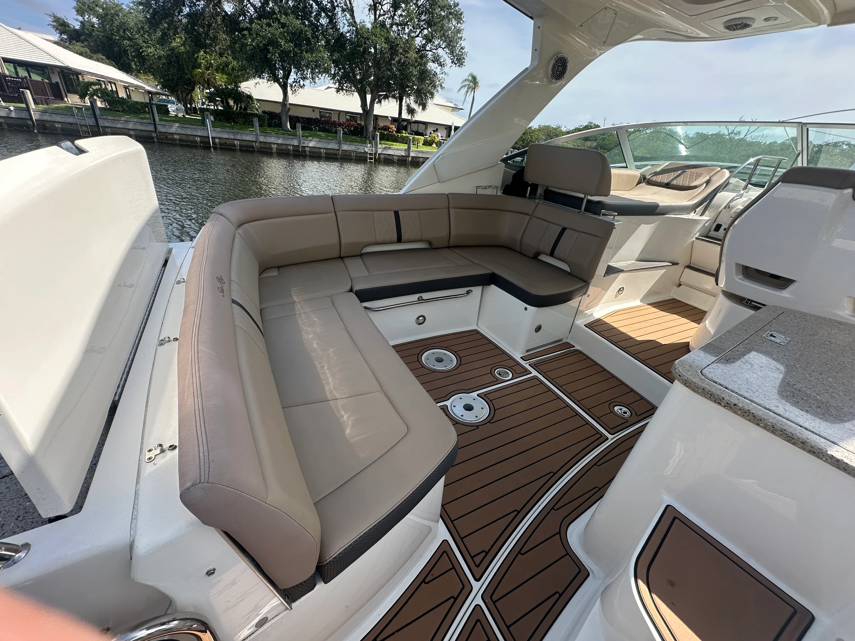 2017 Sea Ray 350 SUNDANCER Image Thumbnail #8
