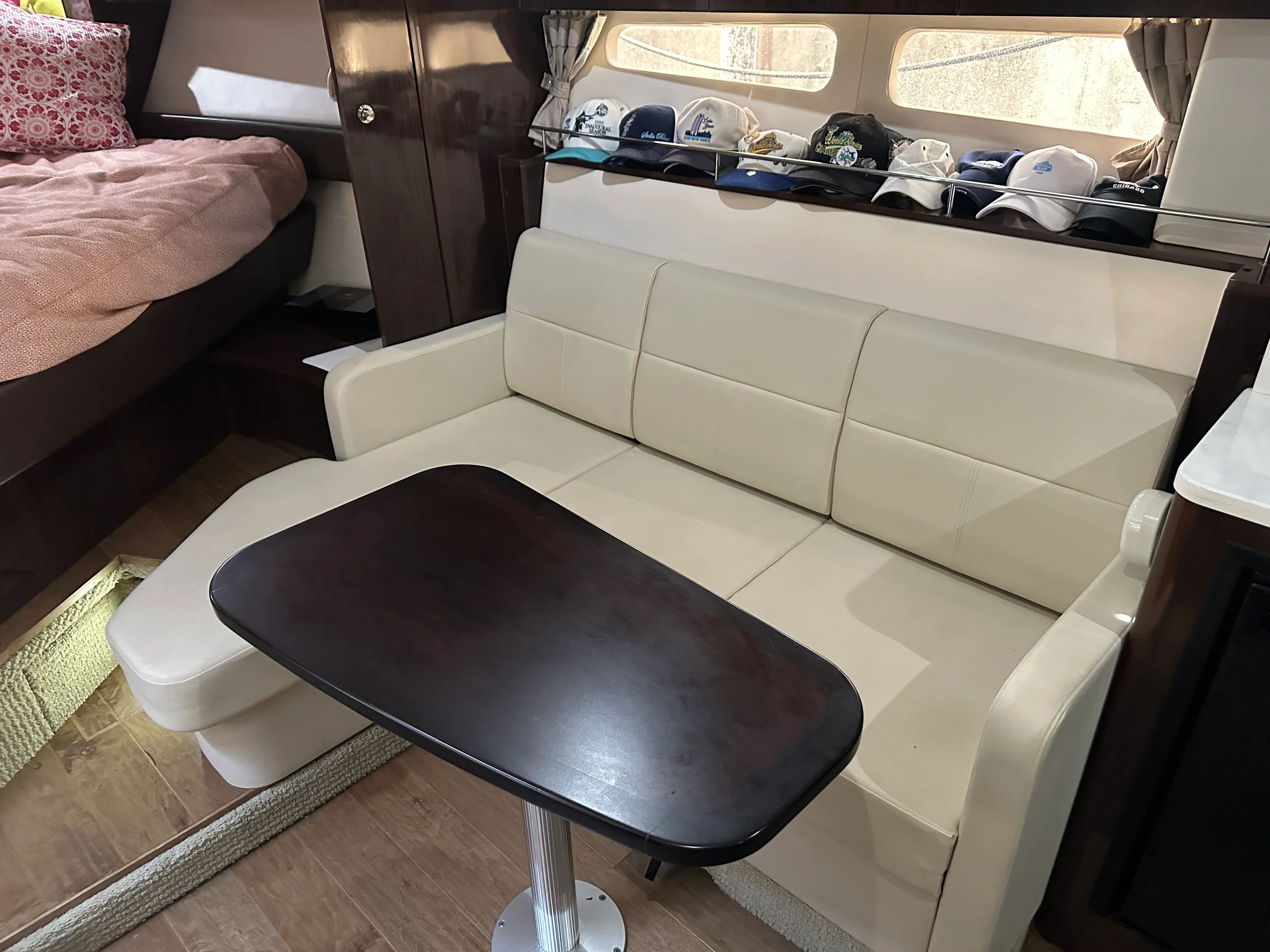2017 Sea Ray 350 SUNDANCER Image Thumbnail #32