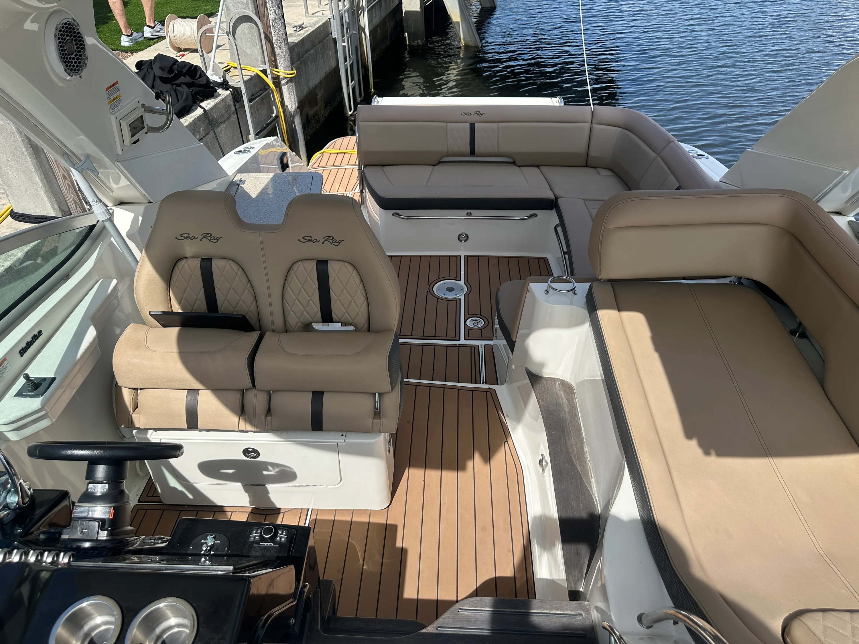 2017 Sea Ray 350 SUNDANCER Image Thumbnail #13