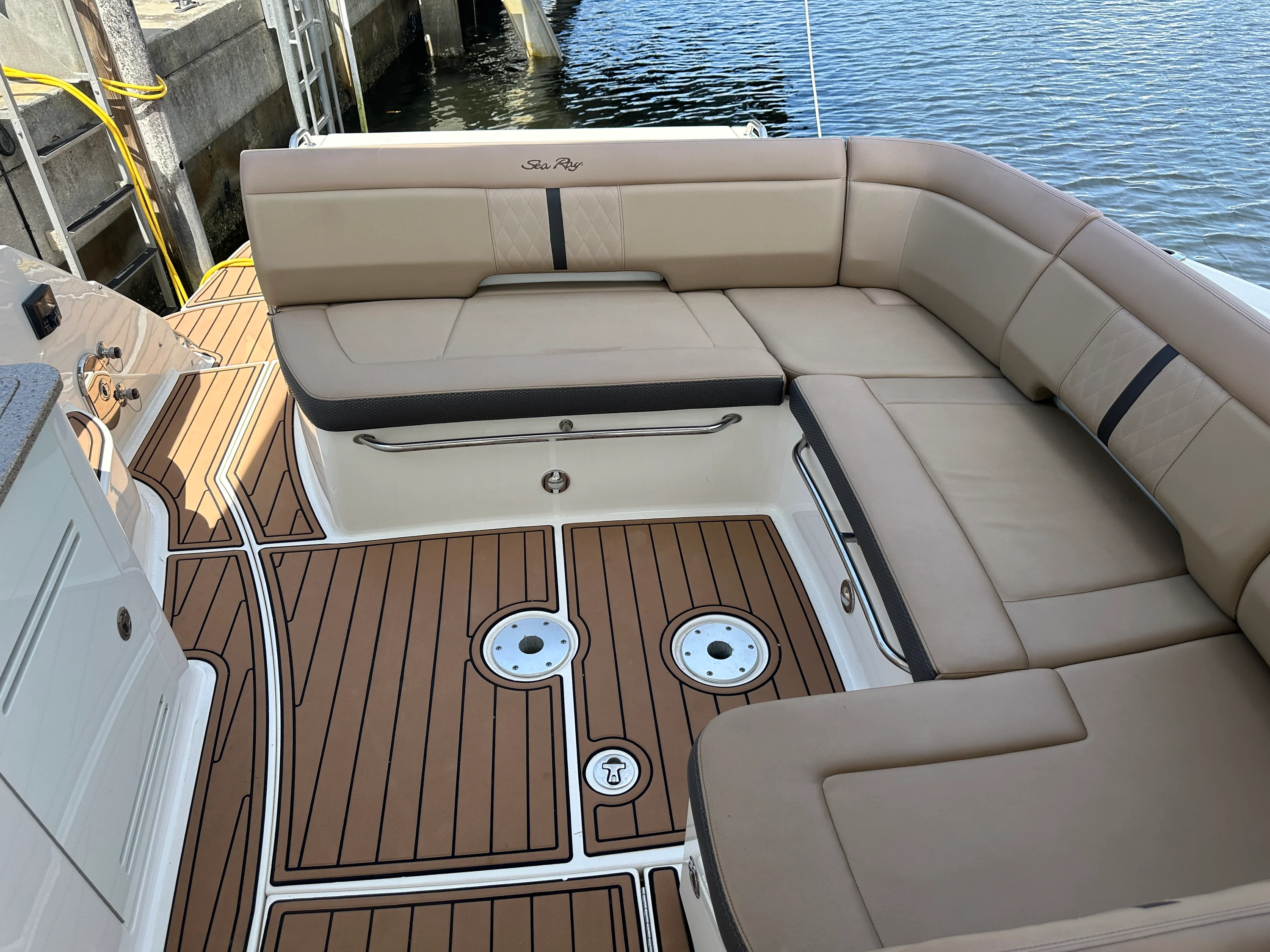 2017 Sea Ray 350 SUNDANCER Image Thumbnail #9