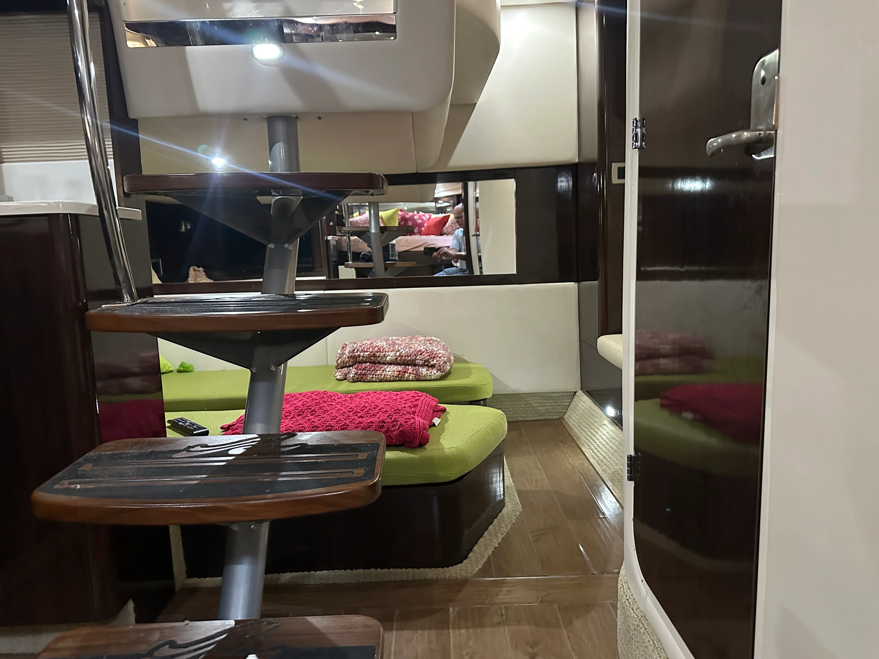 2017 Sea Ray 350 SUNDANCER Image Thumbnail #37