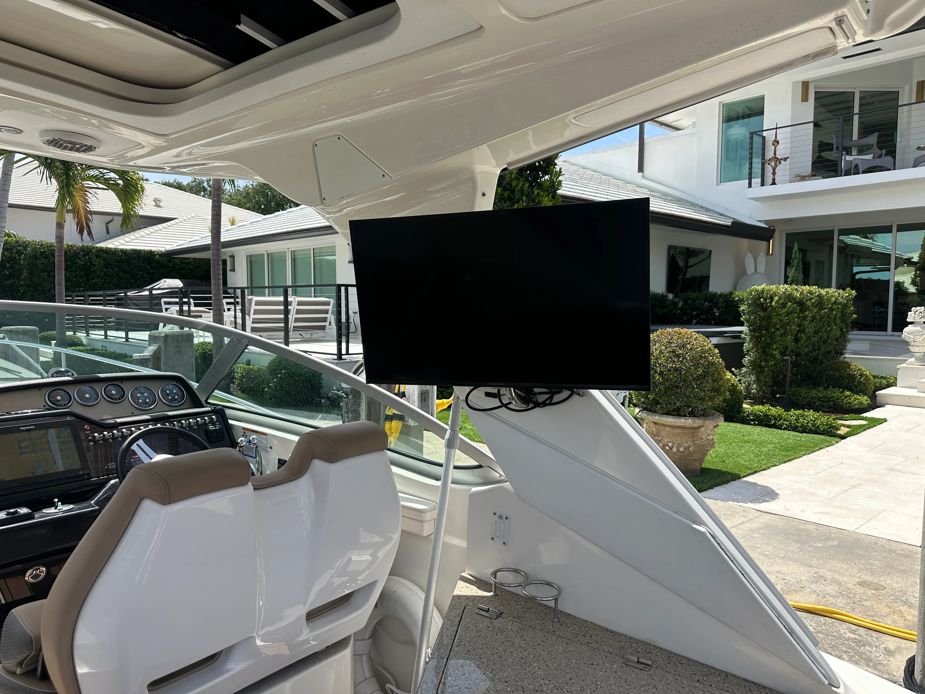 2017 Sea Ray 350 SUNDANCER Image Thumbnail #26