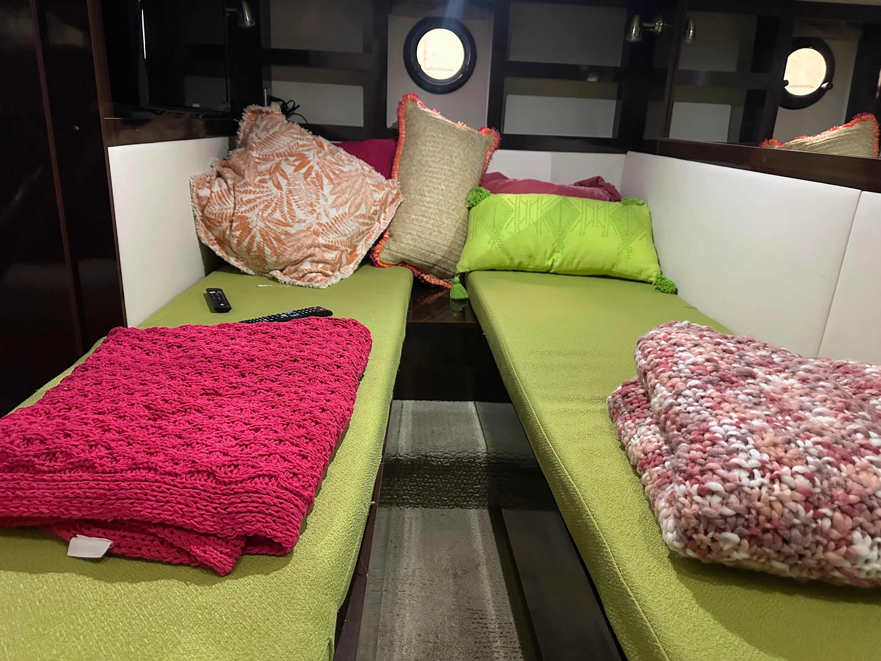 2017 Sea Ray 350 SUNDANCER Image Thumbnail #39
