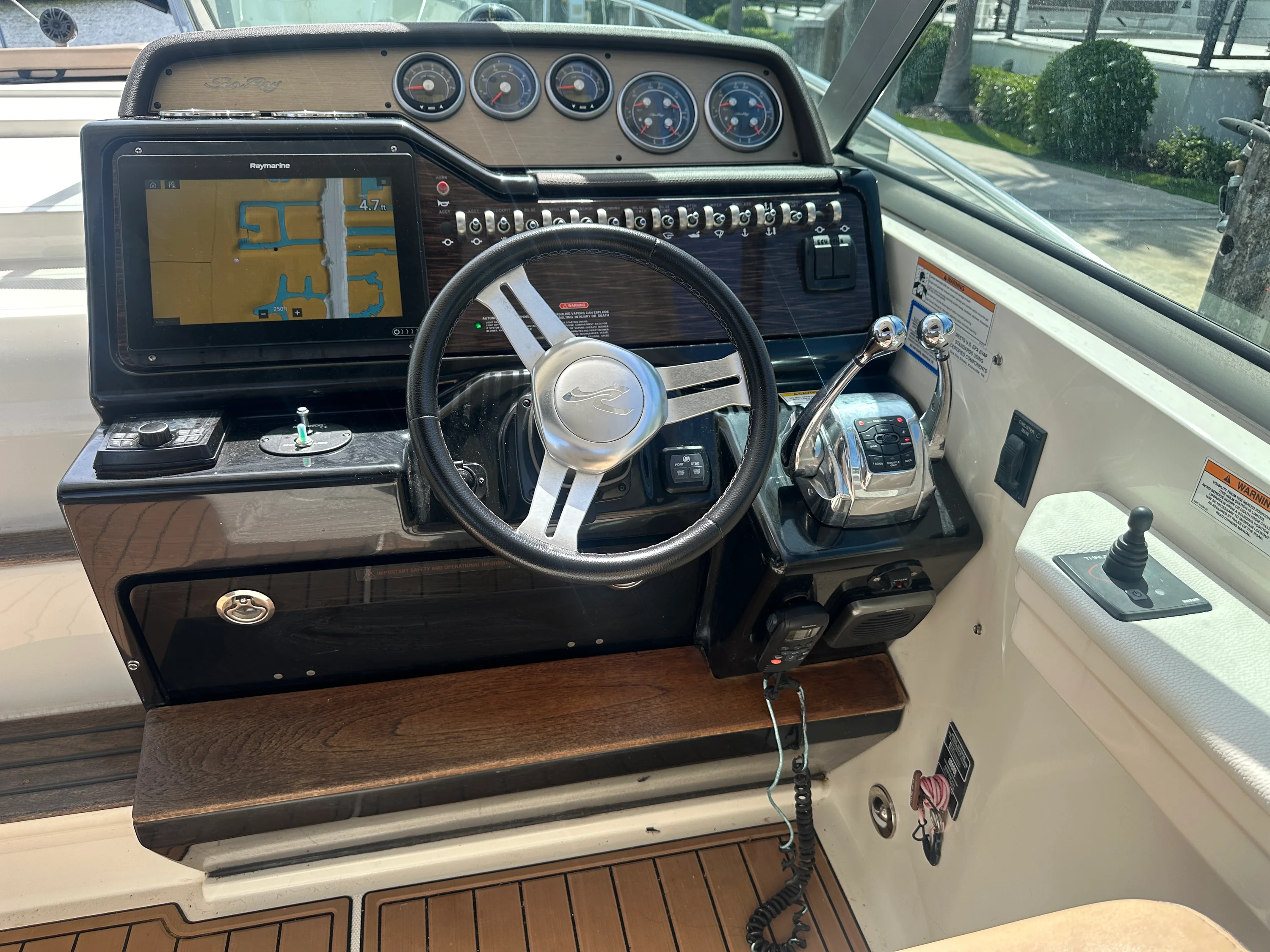 2017 Sea Ray 350 SUNDANCER Image Thumbnail #16