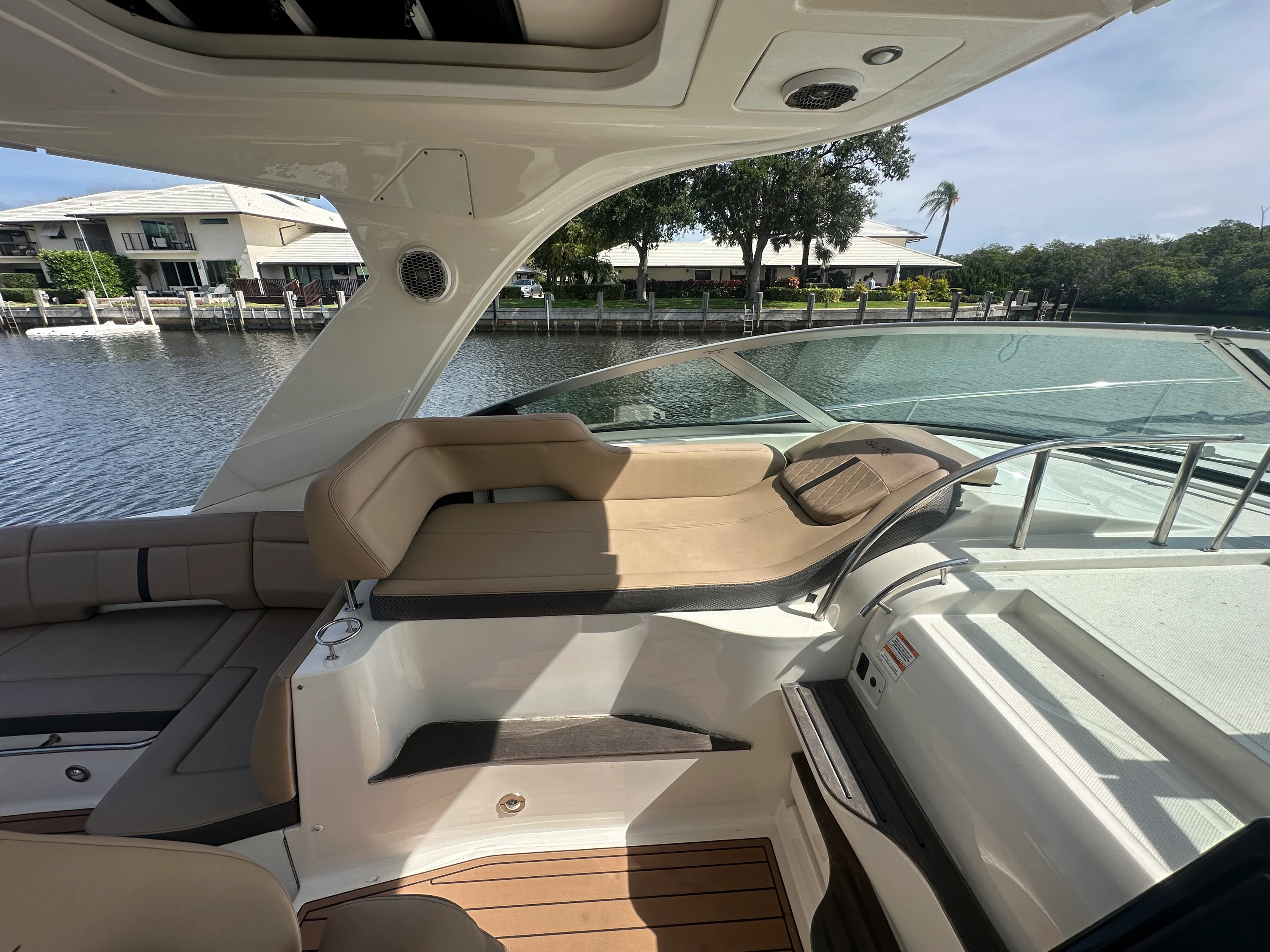 2017 Sea Ray 350 SUNDANCER Image Thumbnail #12