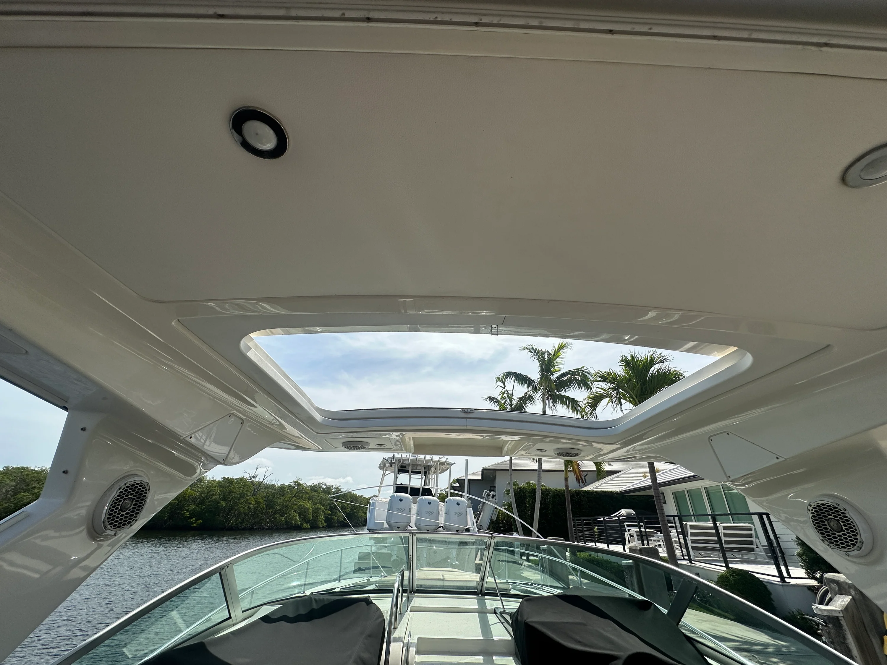 2017 Sea Ray 350 SUNDANCER Image Thumbnail #21