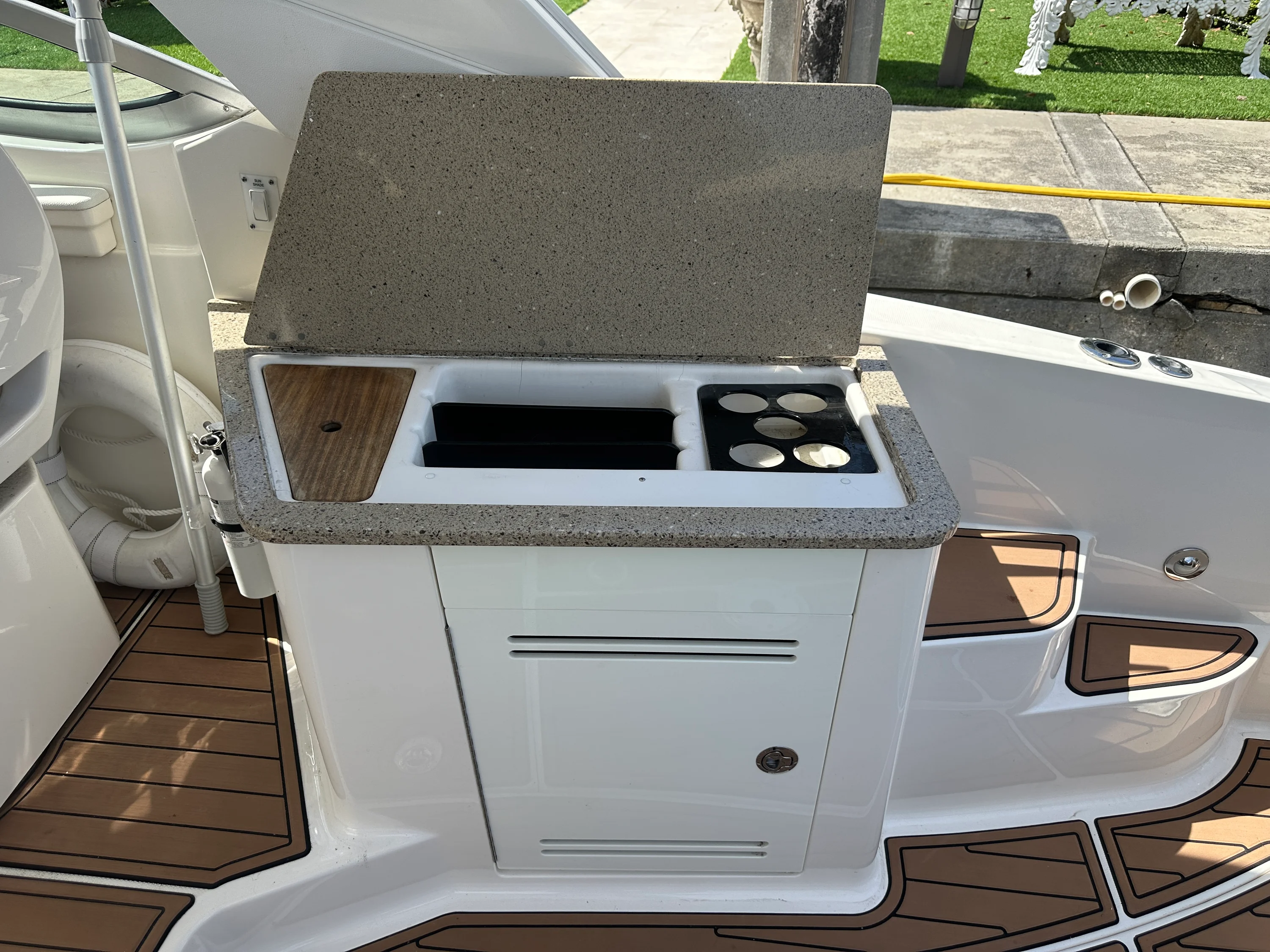 2017 Sea Ray 350 SUNDANCER Image Thumbnail #23