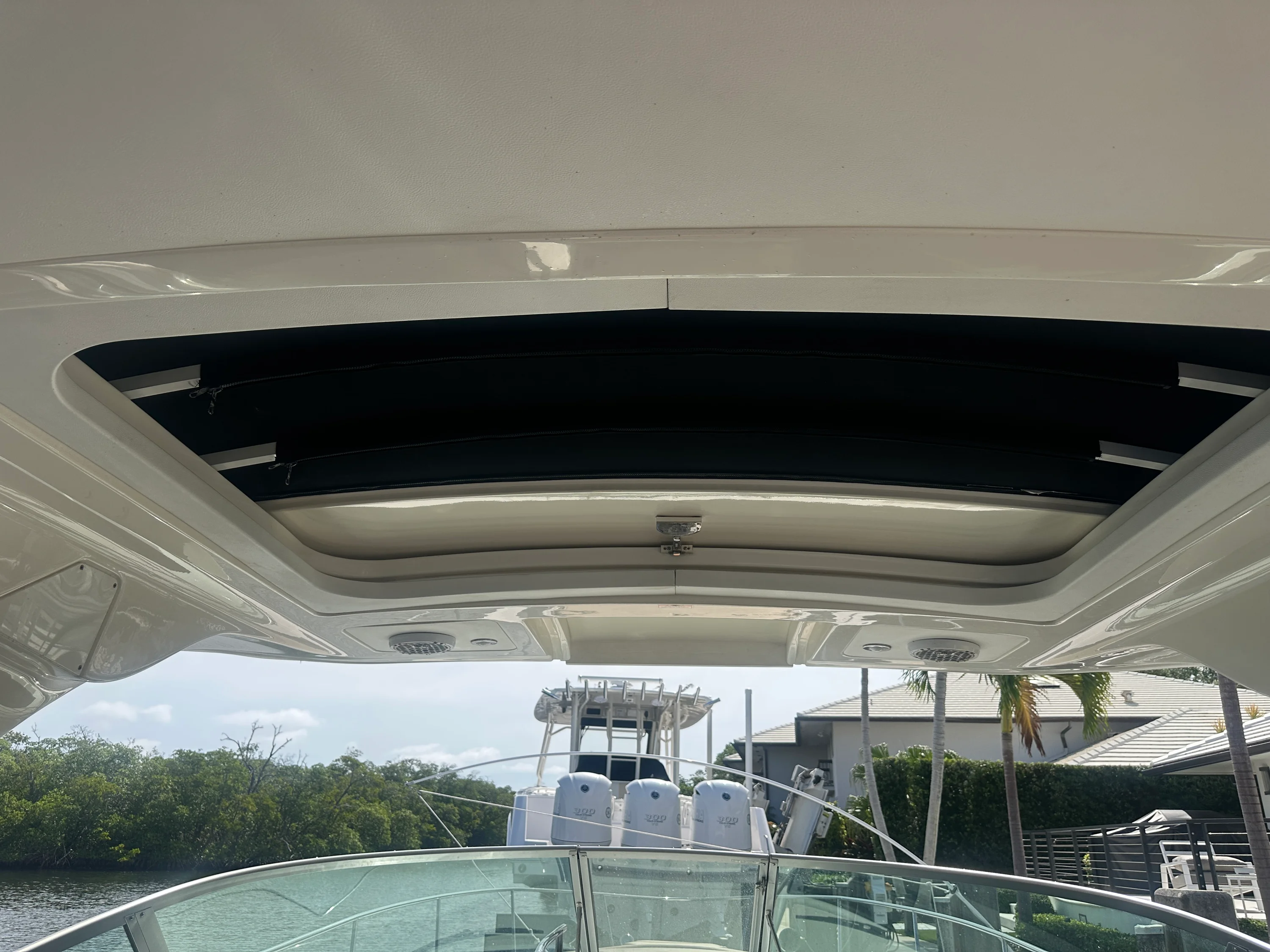 2017 Sea Ray 350 SUNDANCER Image Thumbnail #22