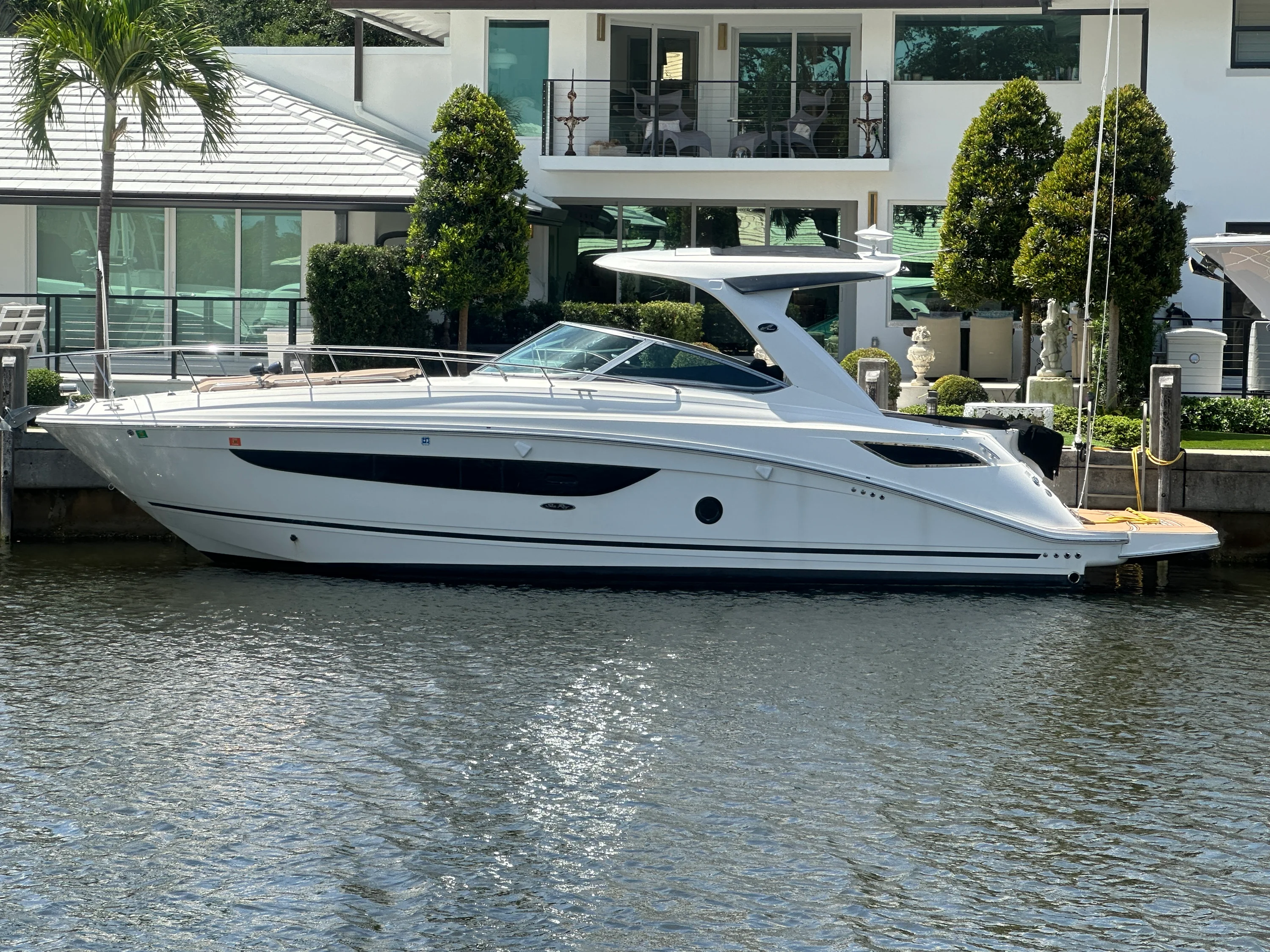 2017 Sea Ray 350 SUNDANCER Image Thumbnail #0