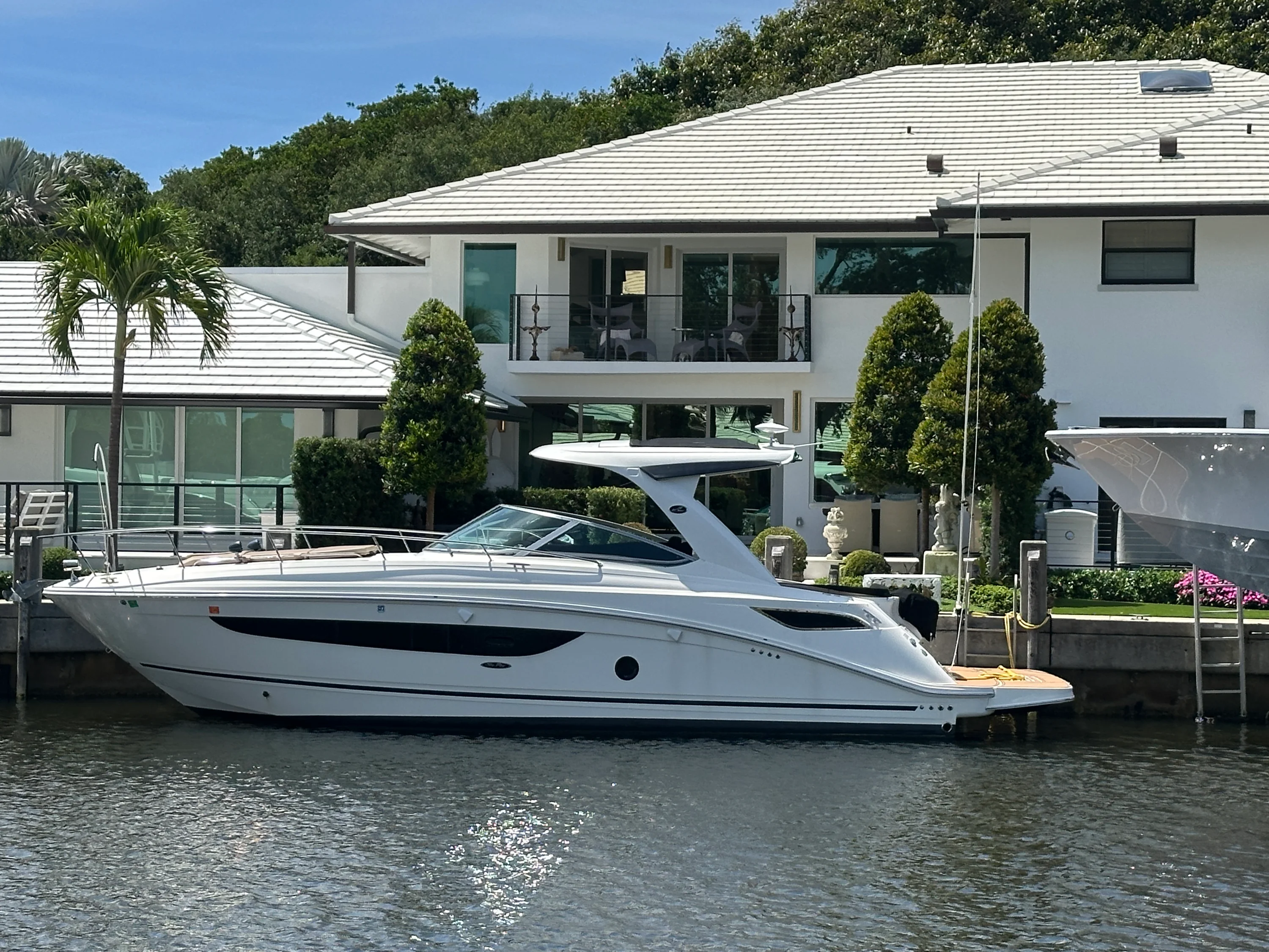 2017 Sea Ray 350 SUNDANCER Image Thumbnail #1