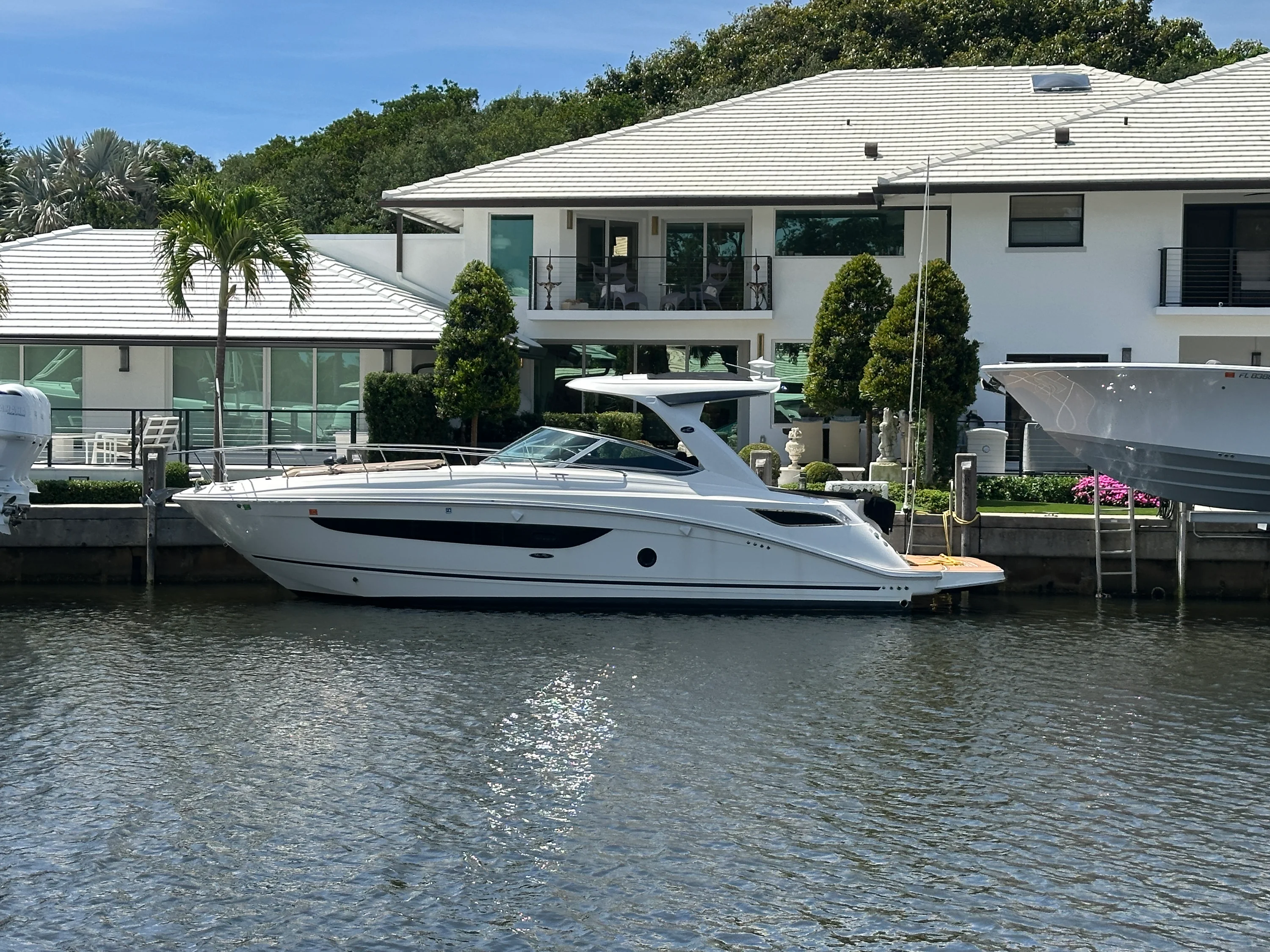 2017 Sea Ray 350 SUNDANCER Image Thumbnail #54