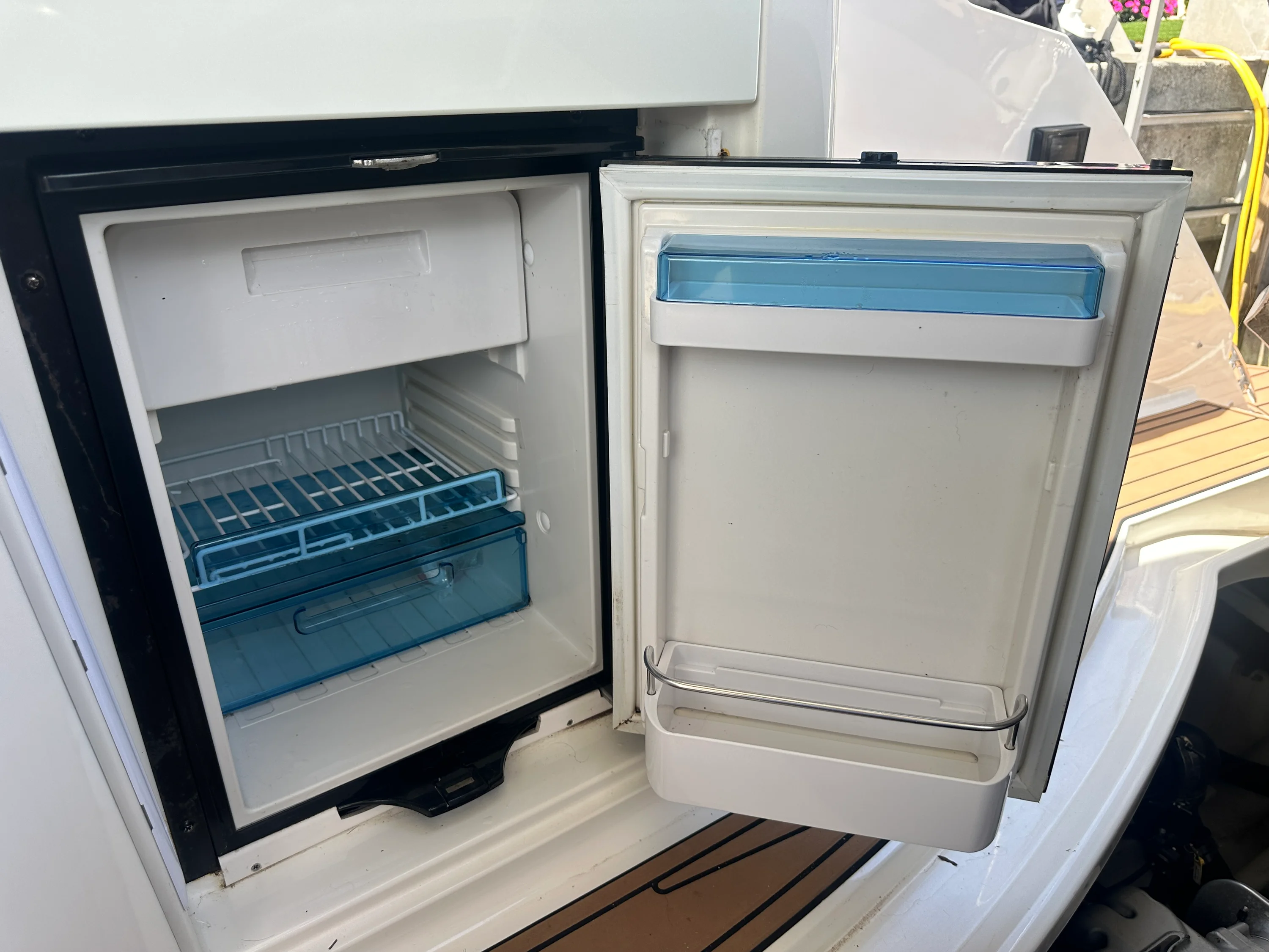 2017 Sea Ray 350 SUNDANCER Image Thumbnail #25