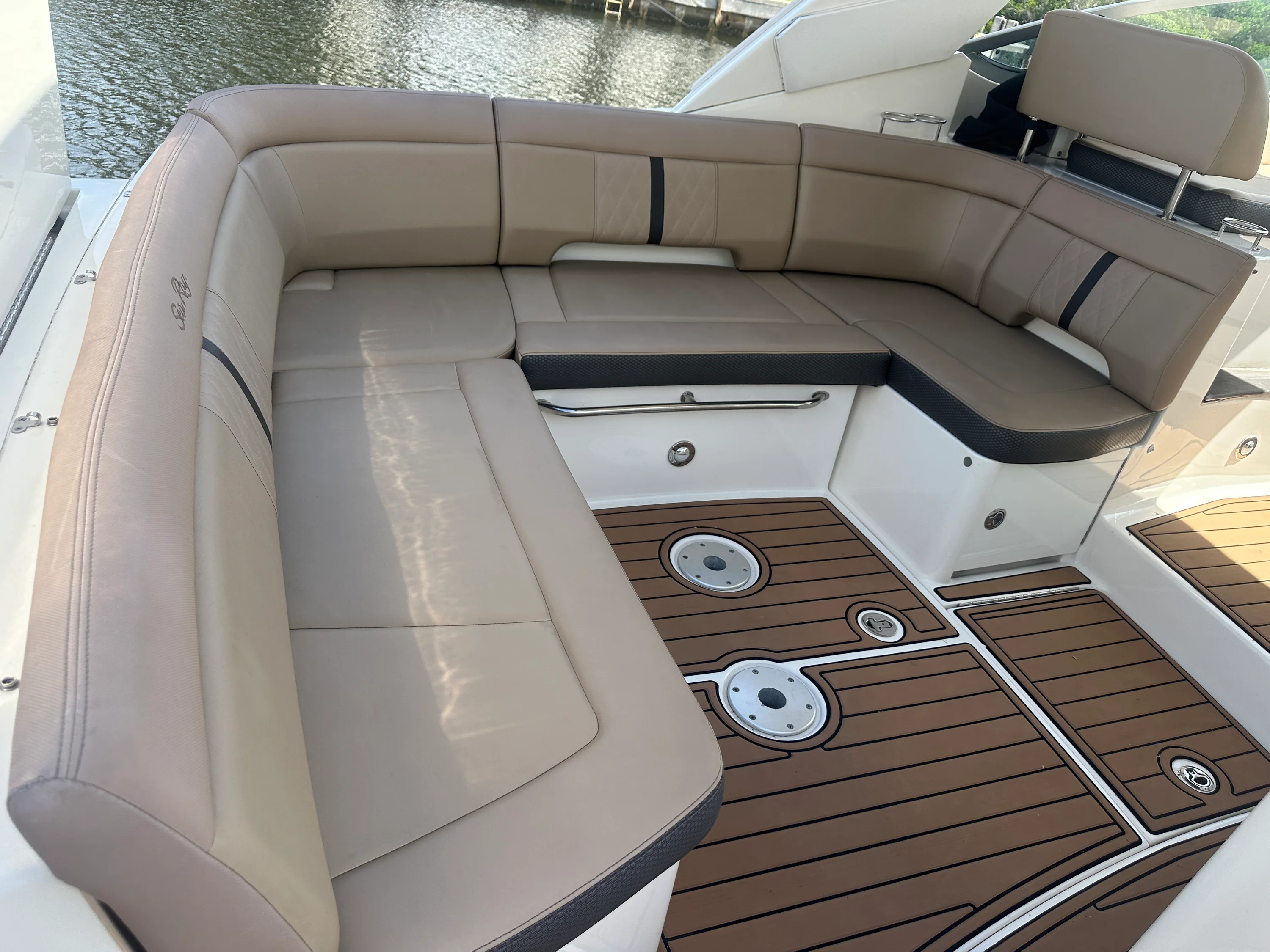 2017 Sea Ray 350 SUNDANCER Image Thumbnail #10