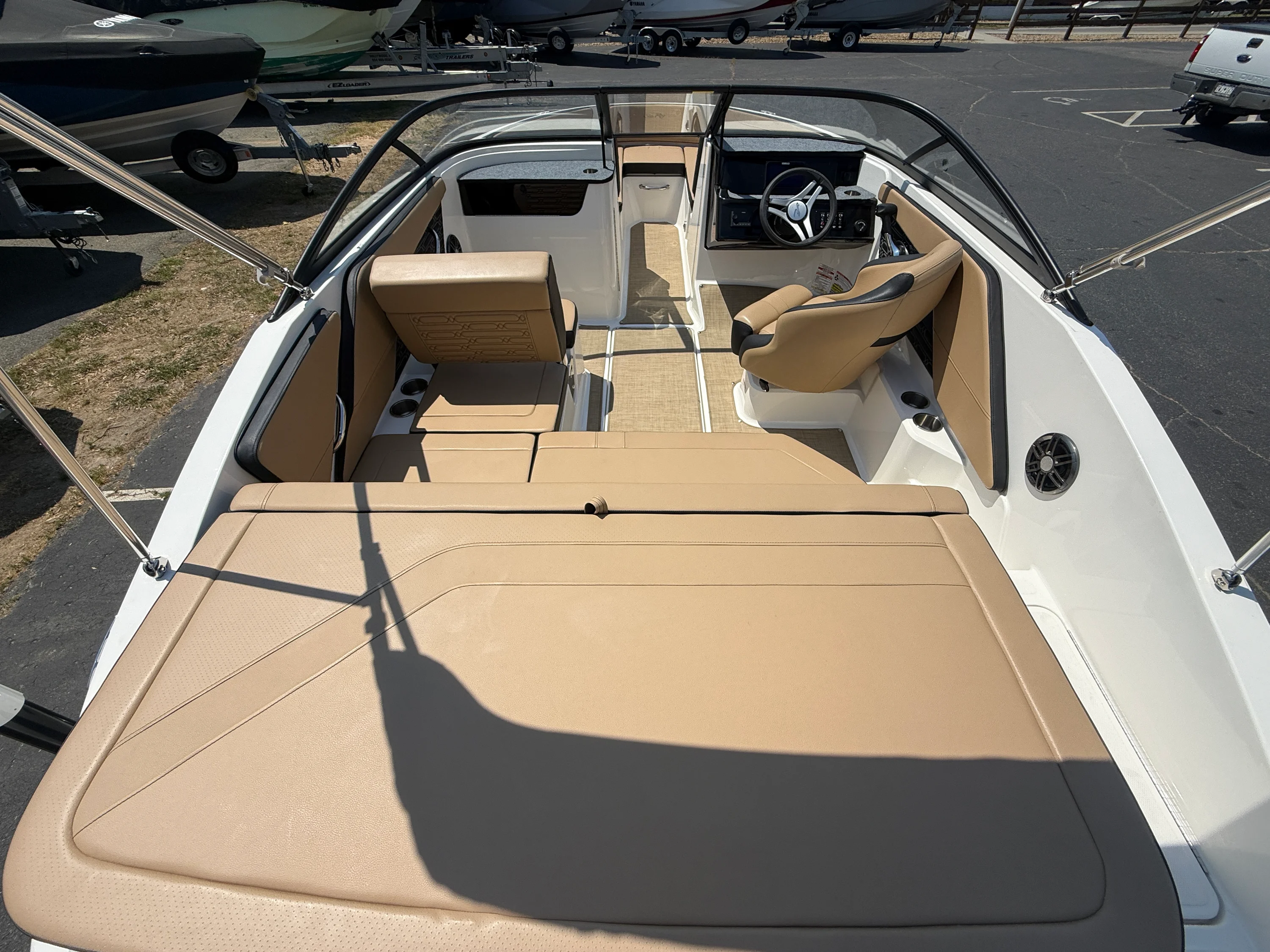 2025 Sea Ray 190 SPX OB Image Thumbnail #15