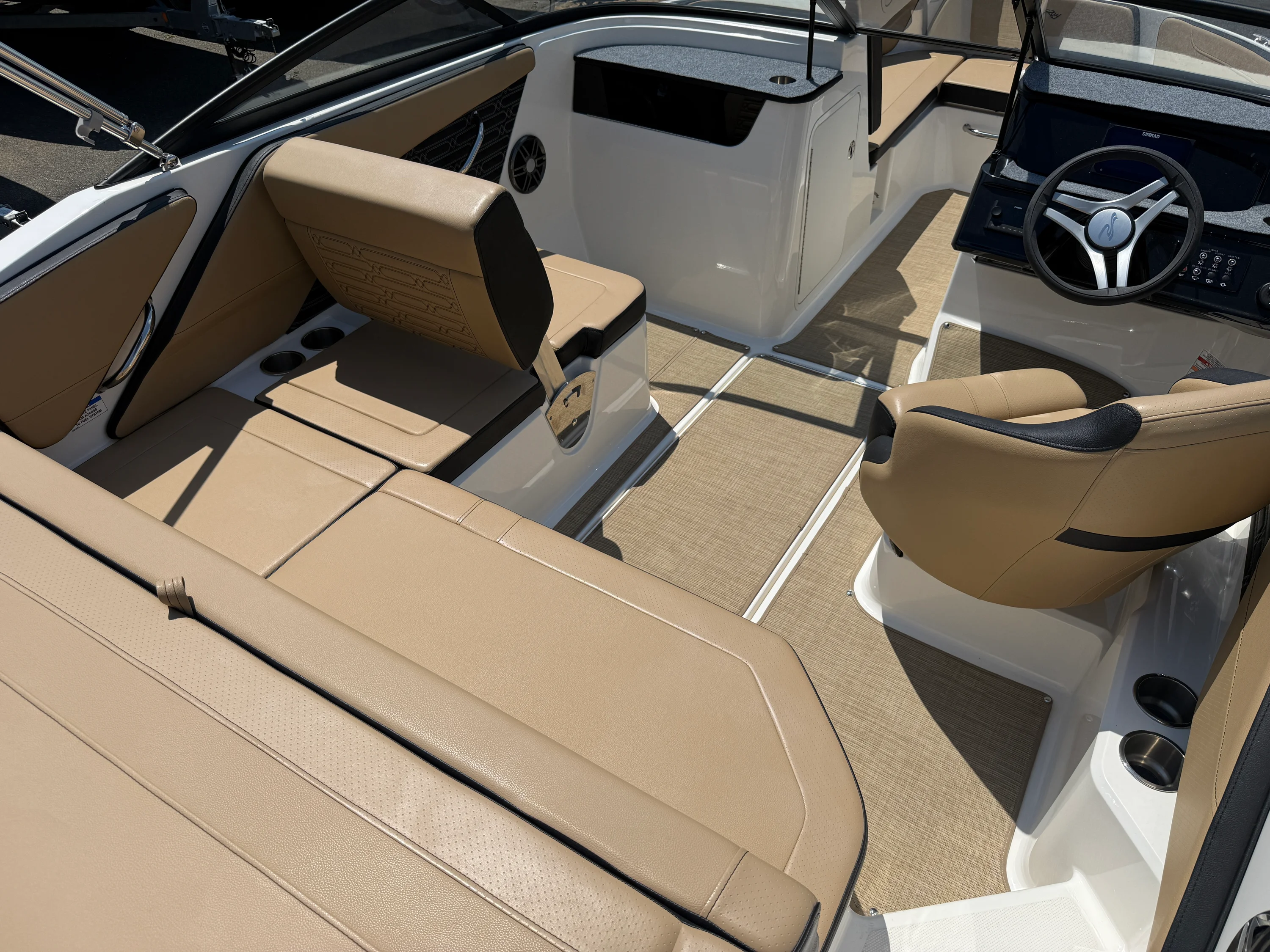 2025 Sea Ray 190 SPX OB Image Thumbnail #16