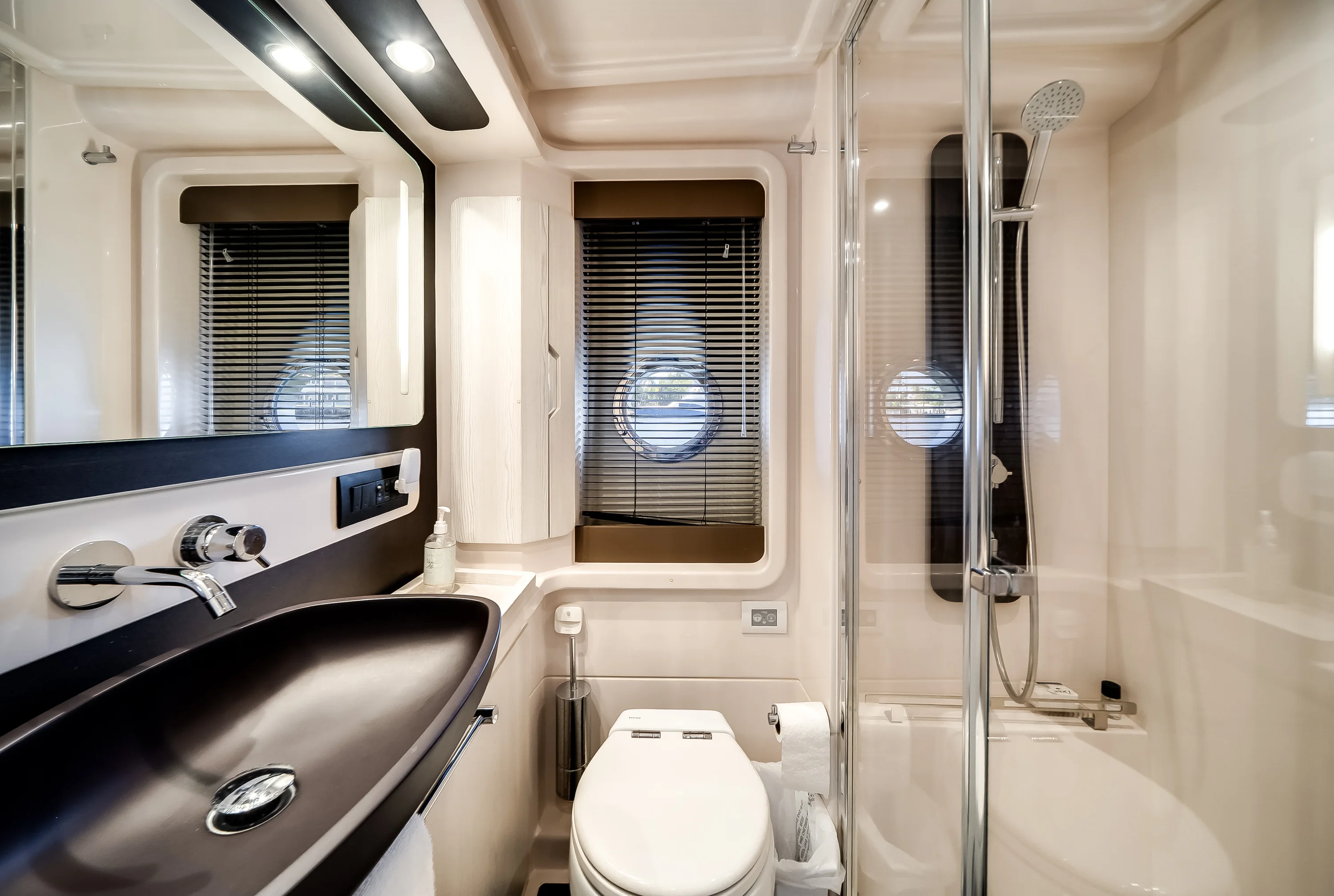 2021 Azimut 50 FLY Image Thumbnail #53