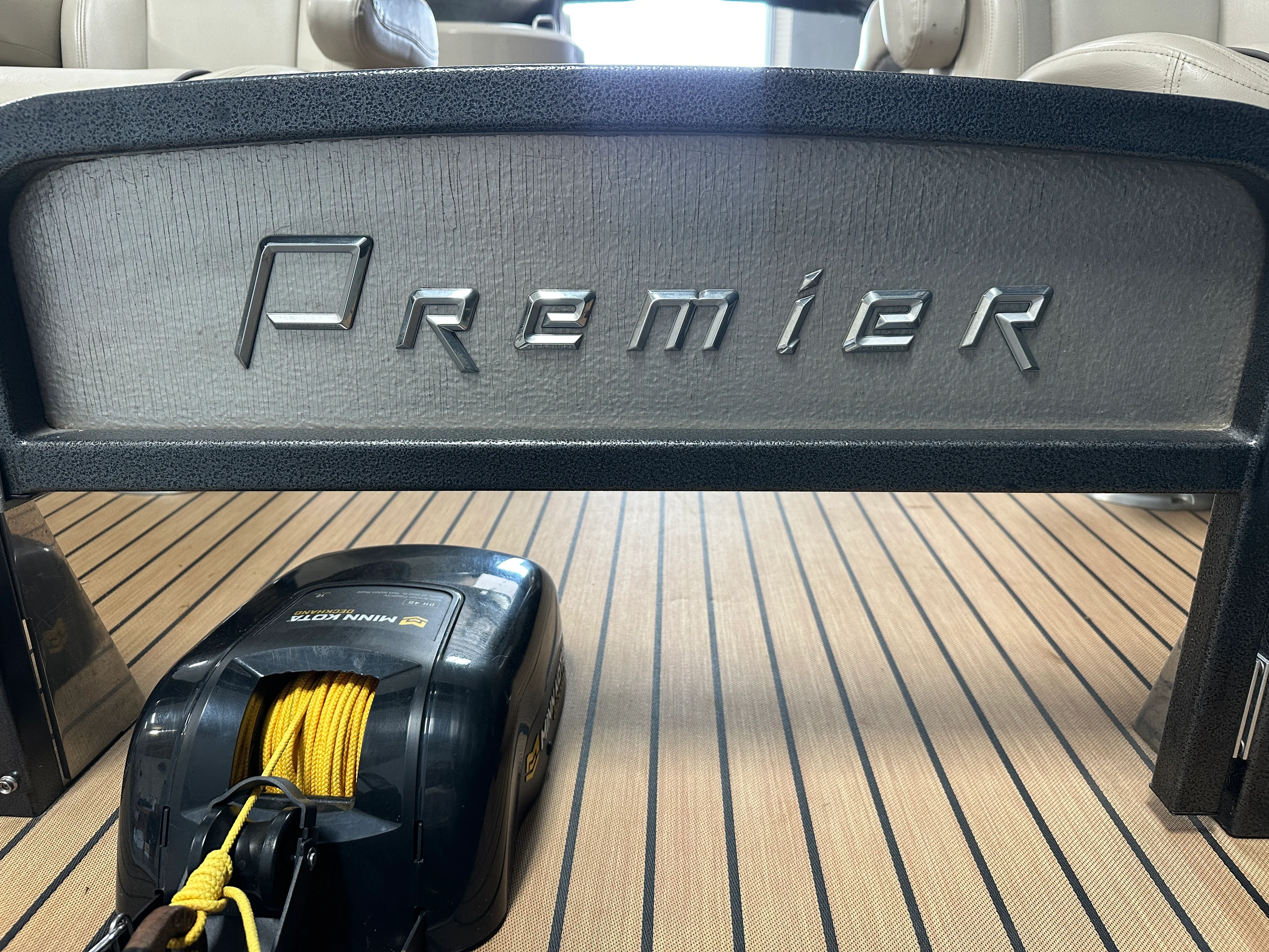2015 Premier 241 CAST A WAY Image Thumbnail #9