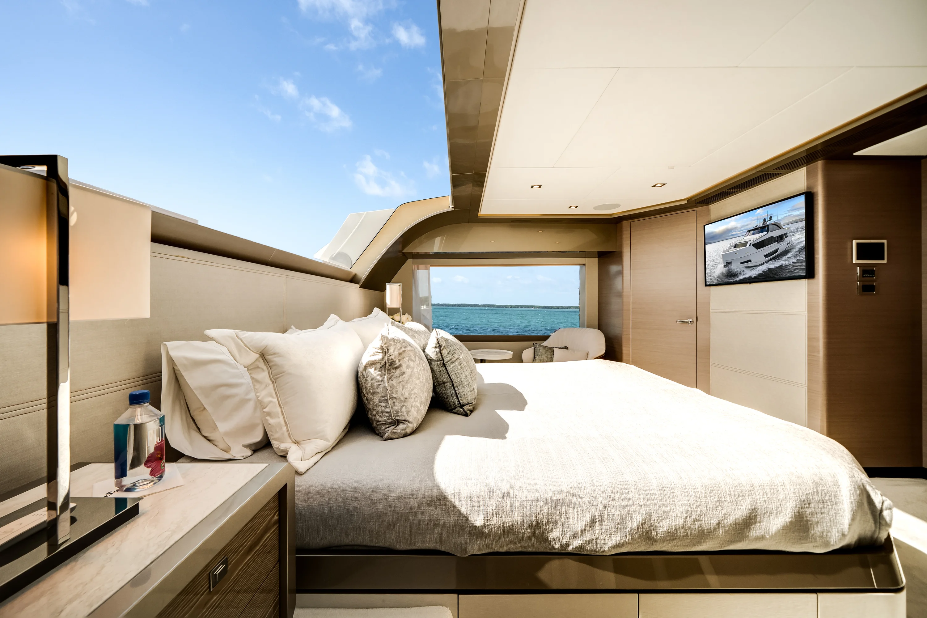 2023 Ocean Alexander 27R Image Thumbnail #66