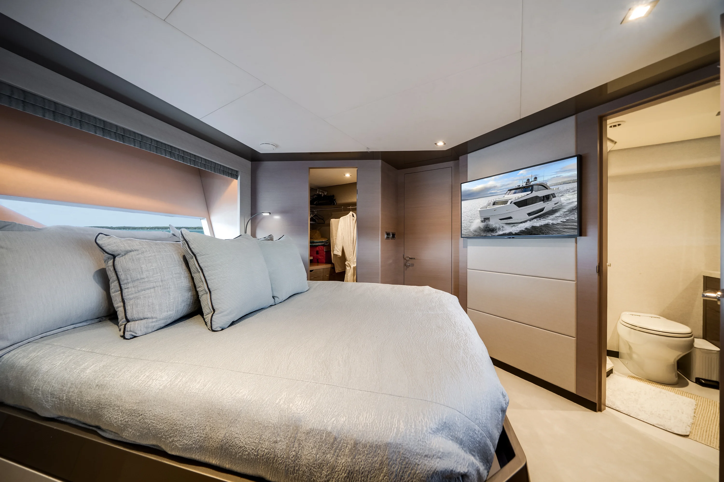2023 Ocean Alexander 27R Image Thumbnail #25