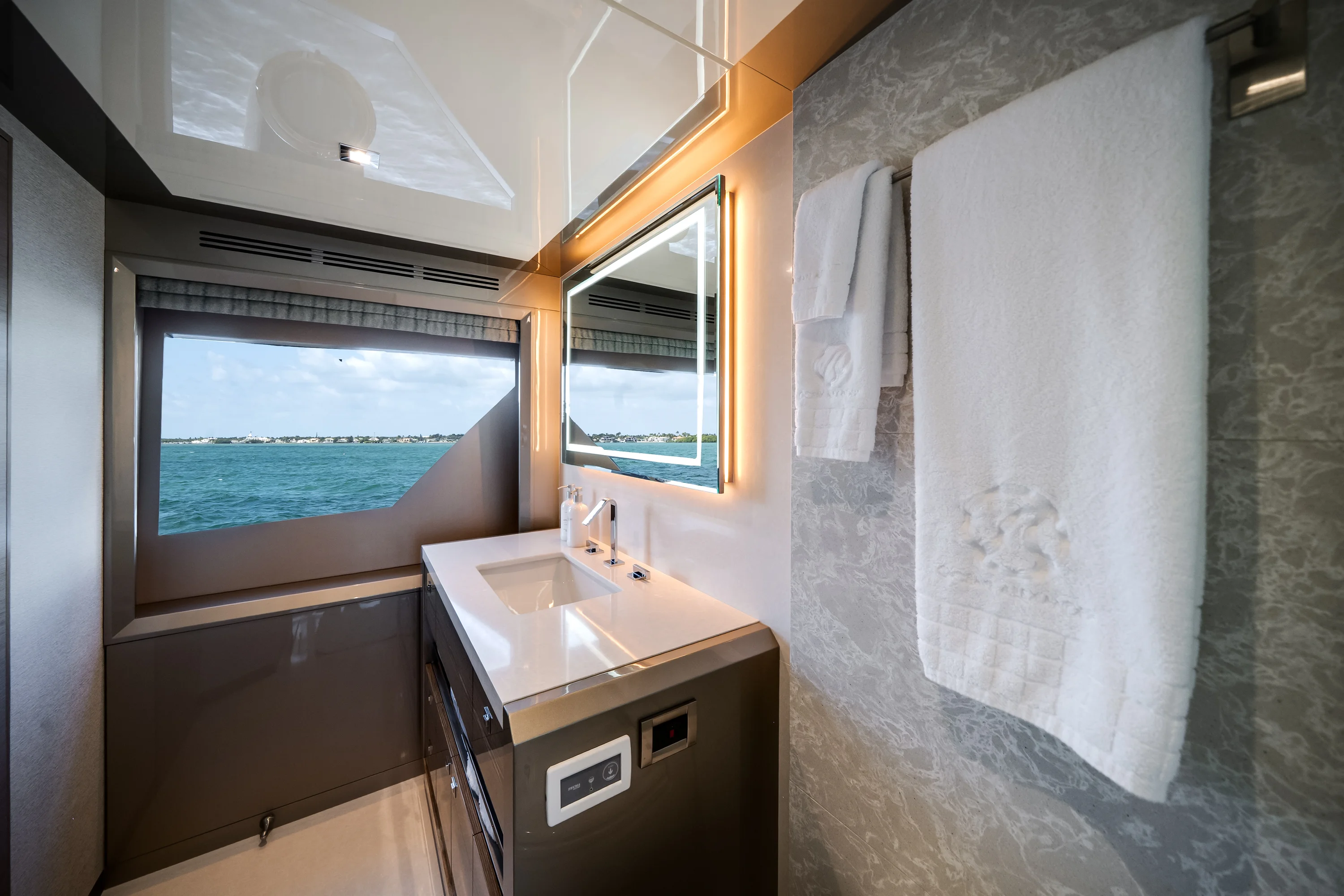 2023 Ocean Alexander 27R Image Thumbnail #49