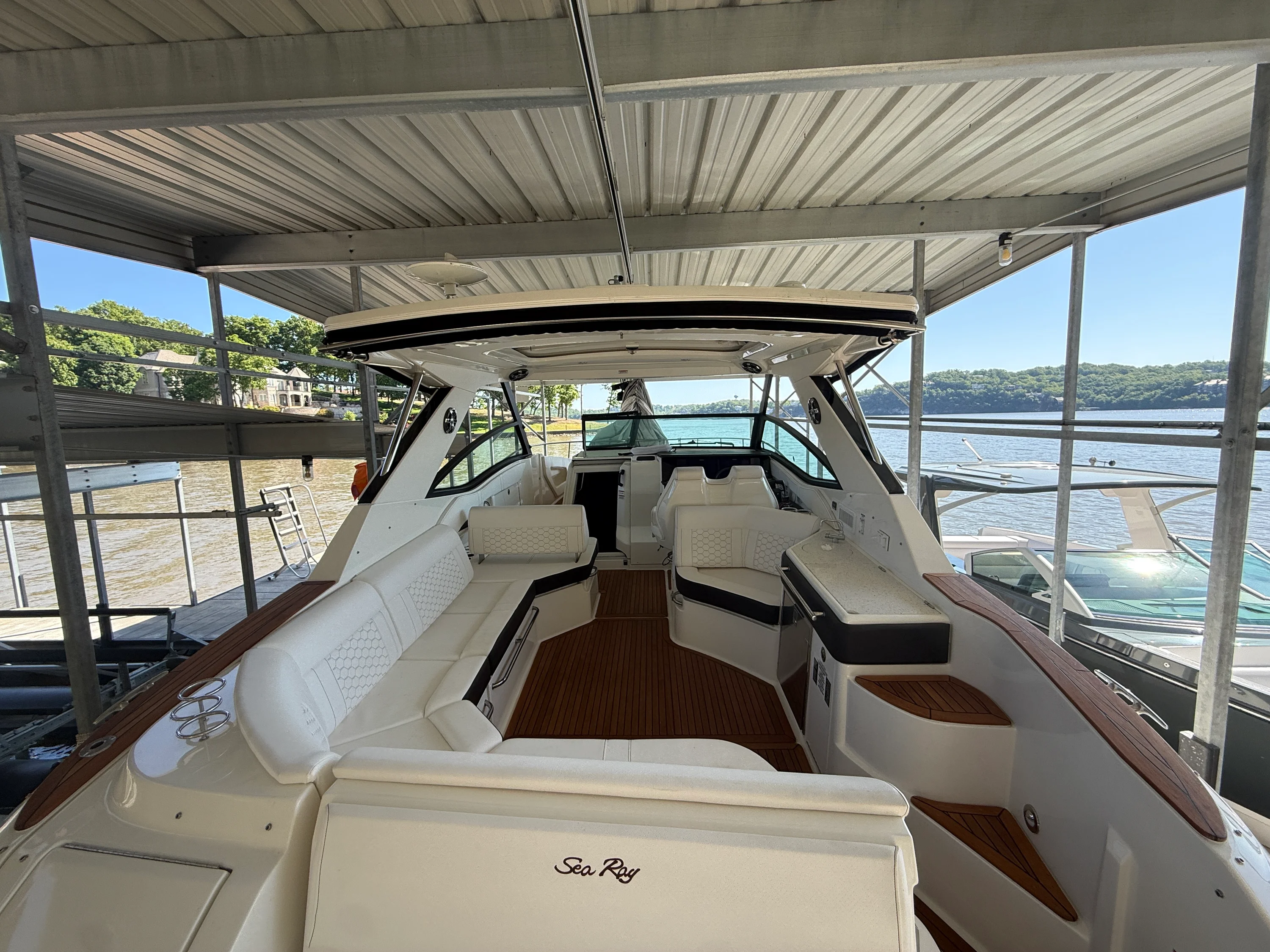 2020 Sea Ray 320 DA Image Thumbnail #7