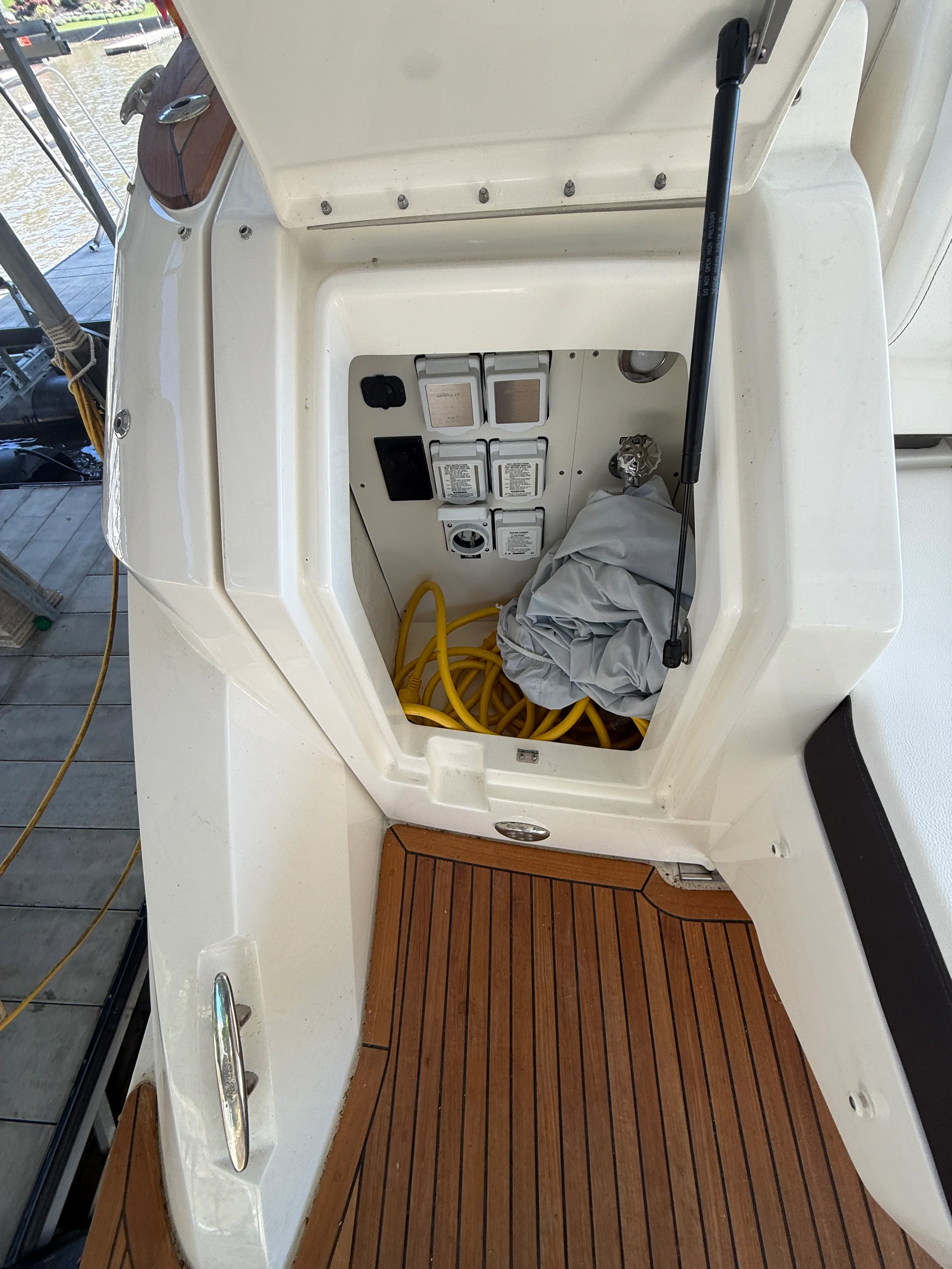 2020 Sea Ray 320 DA Image Thumbnail #11