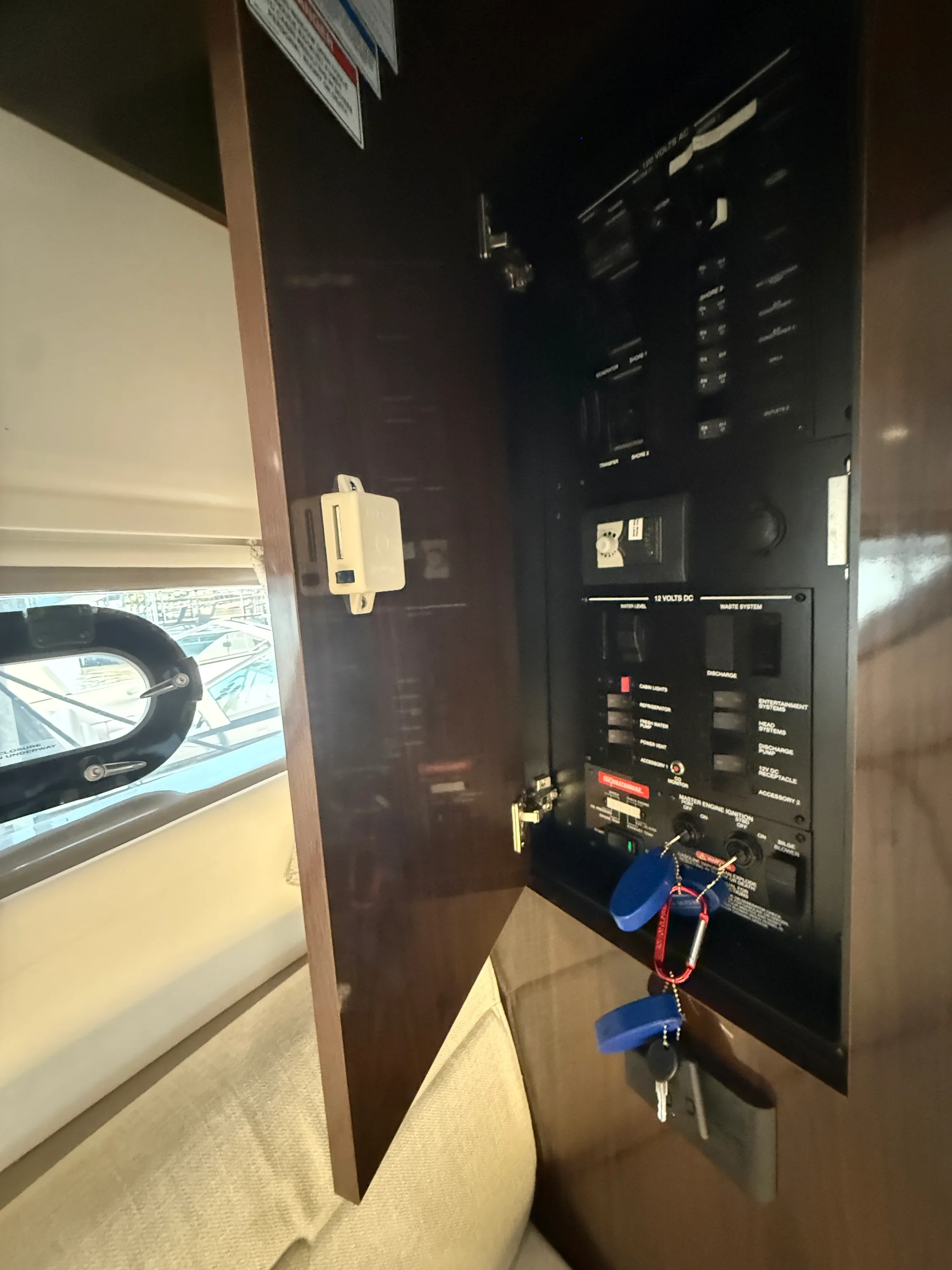 2020 Sea Ray 320 DA Image Thumbnail #19