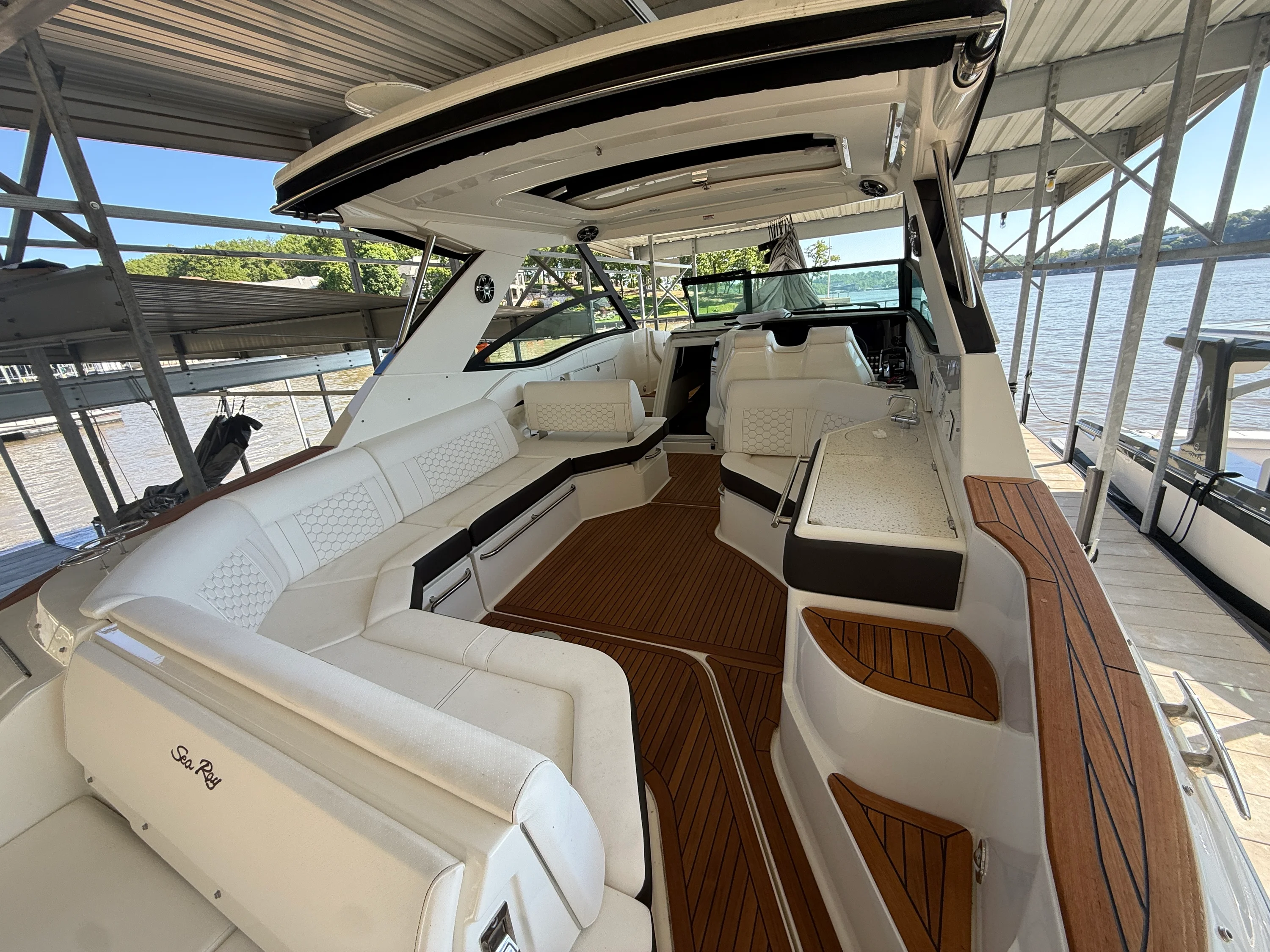 2020 Sea Ray 320 DA Image Thumbnail #8