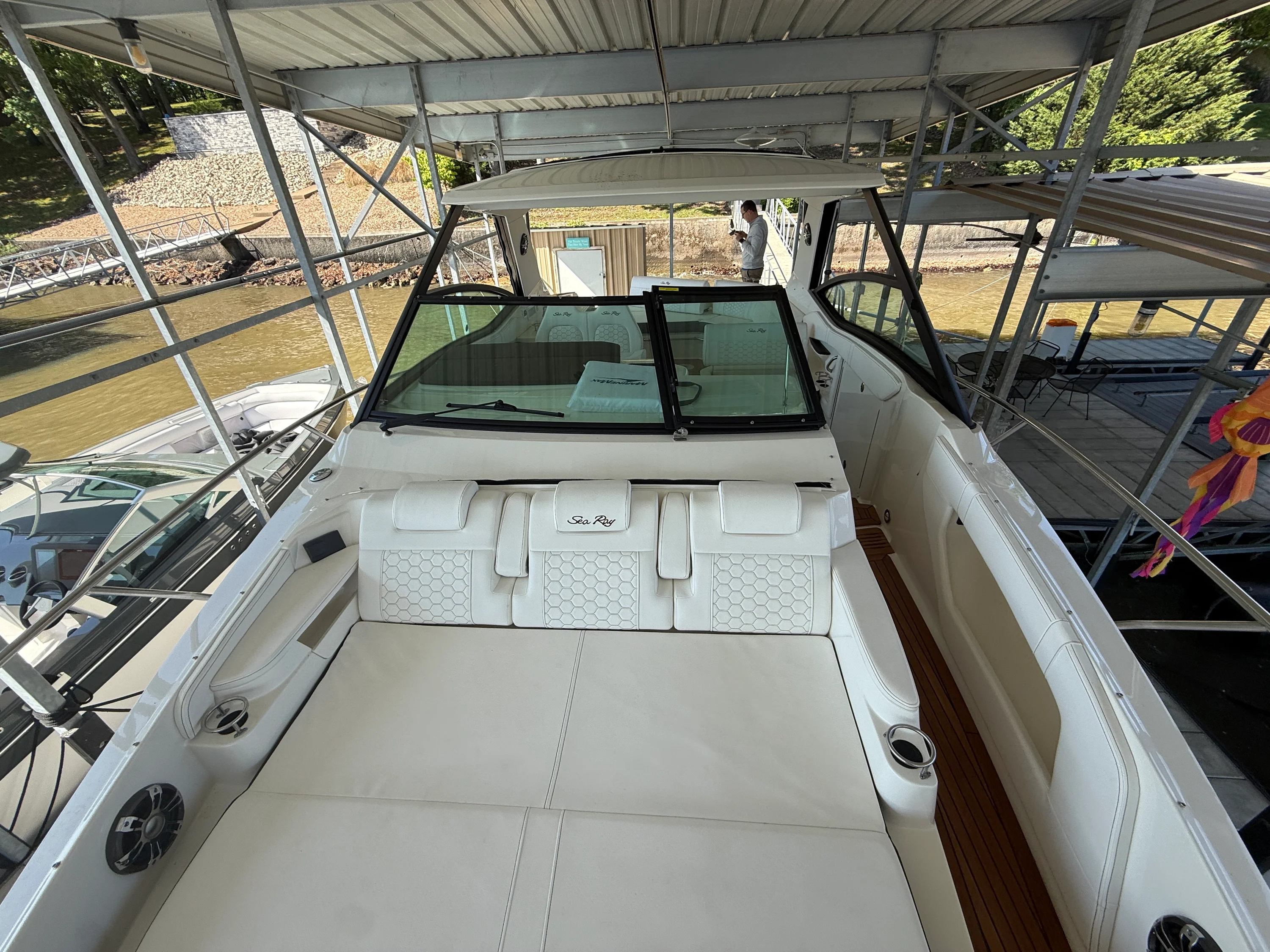 2020 Sea Ray 320 DA Image Thumbnail #16