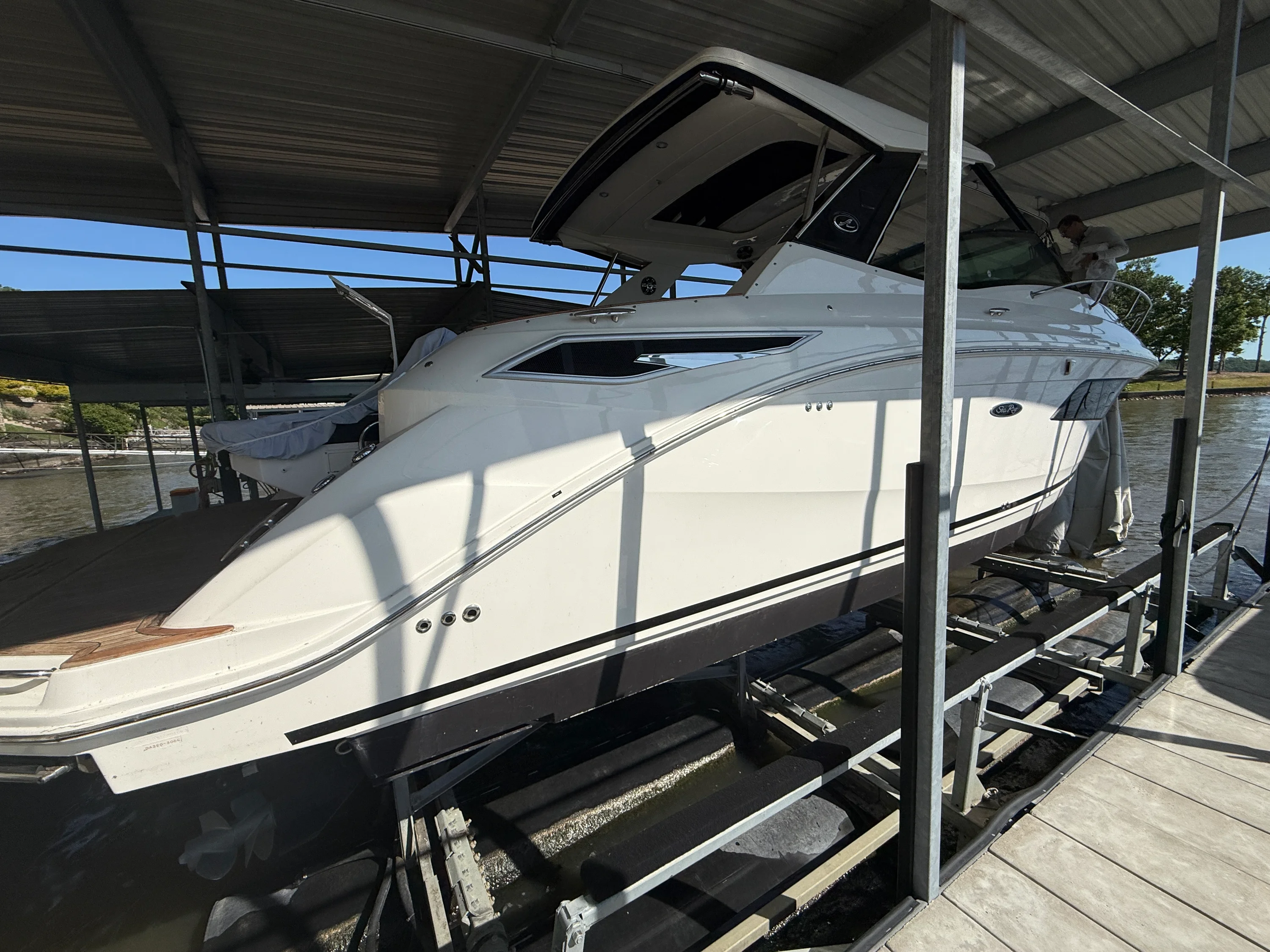 2020 Sea Ray 320 DA Image Thumbnail #2