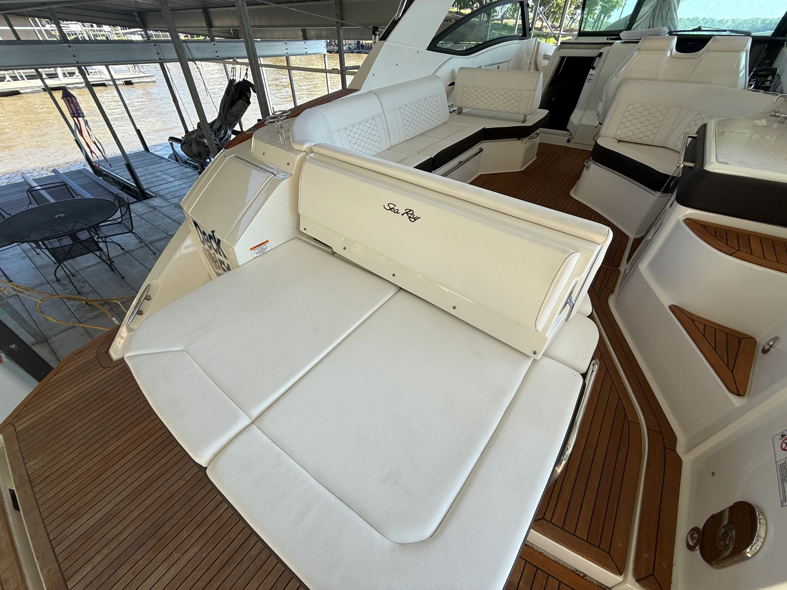 2020 Sea Ray 320 DA Image Thumbnail #5