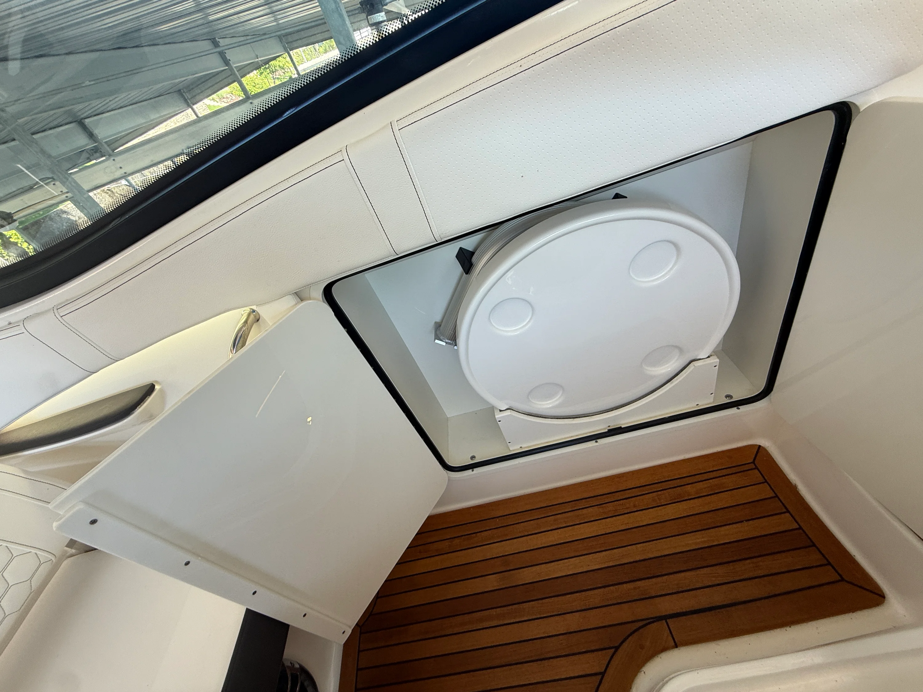 2020 Sea Ray 320 DA Image Thumbnail #10