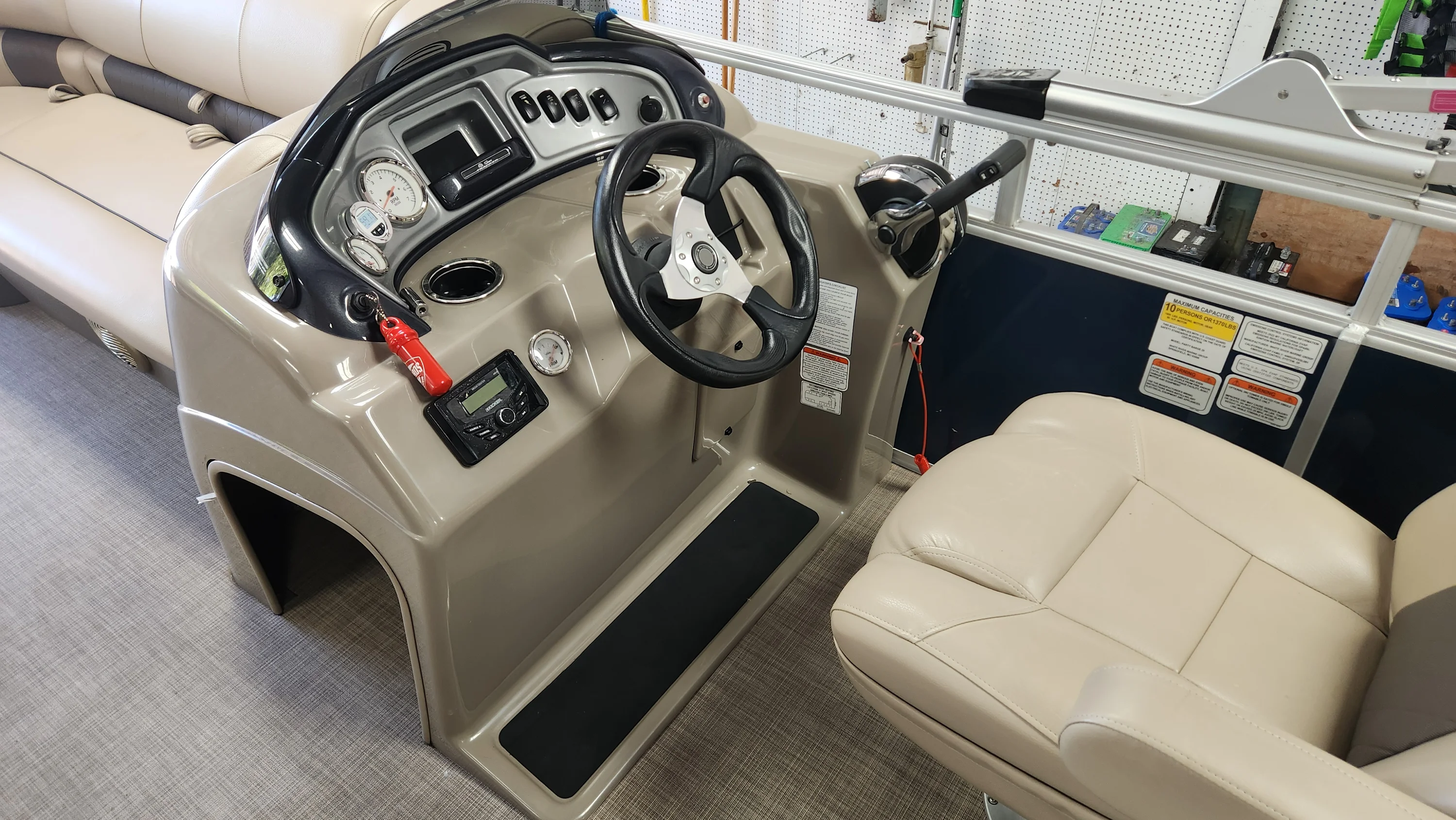 2023 Tracker PARTY BARGE 20 DLX Image Thumbnail #12