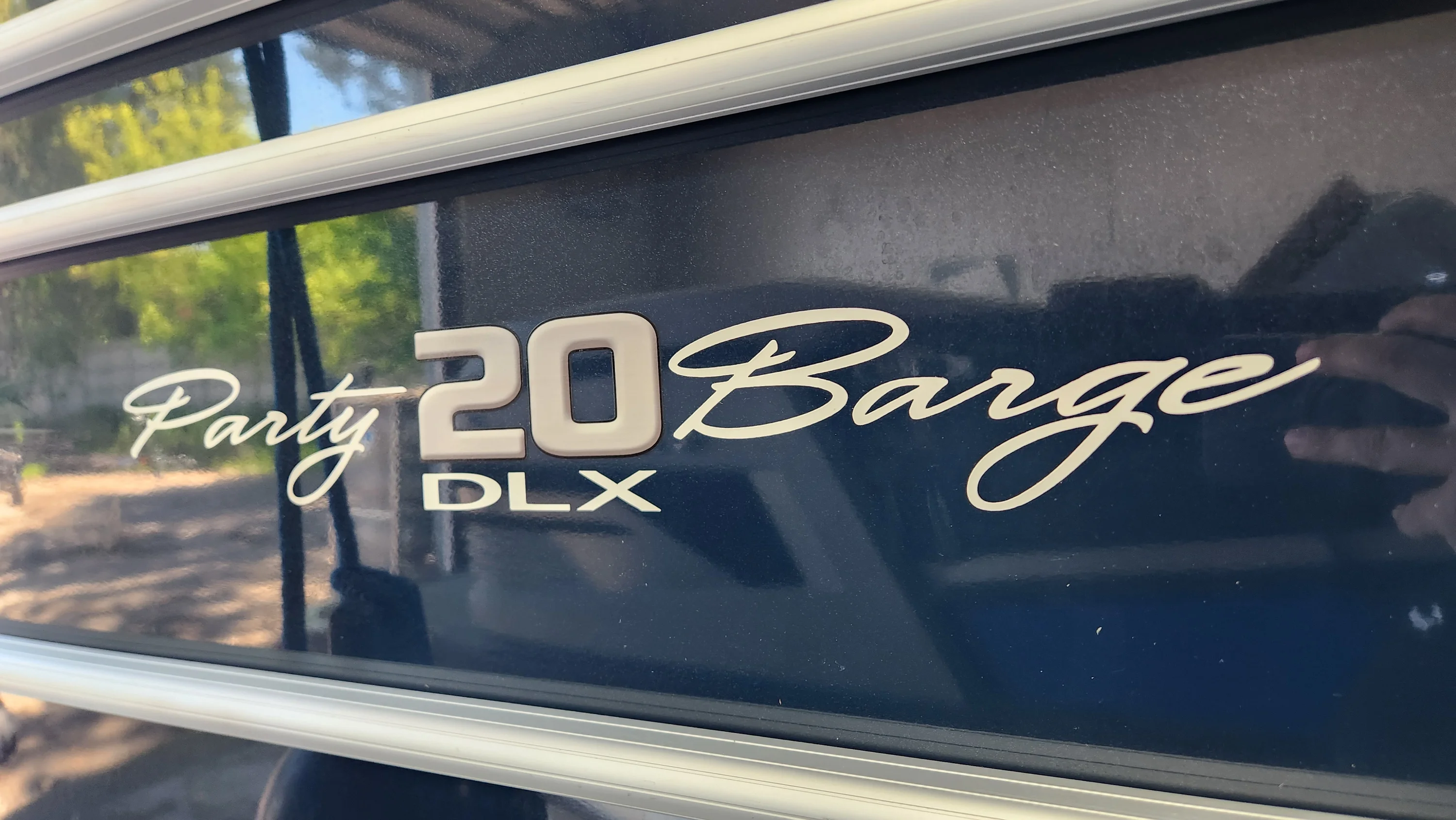 2023 Tracker PARTY BARGE 20 DLX Image Thumbnail #3