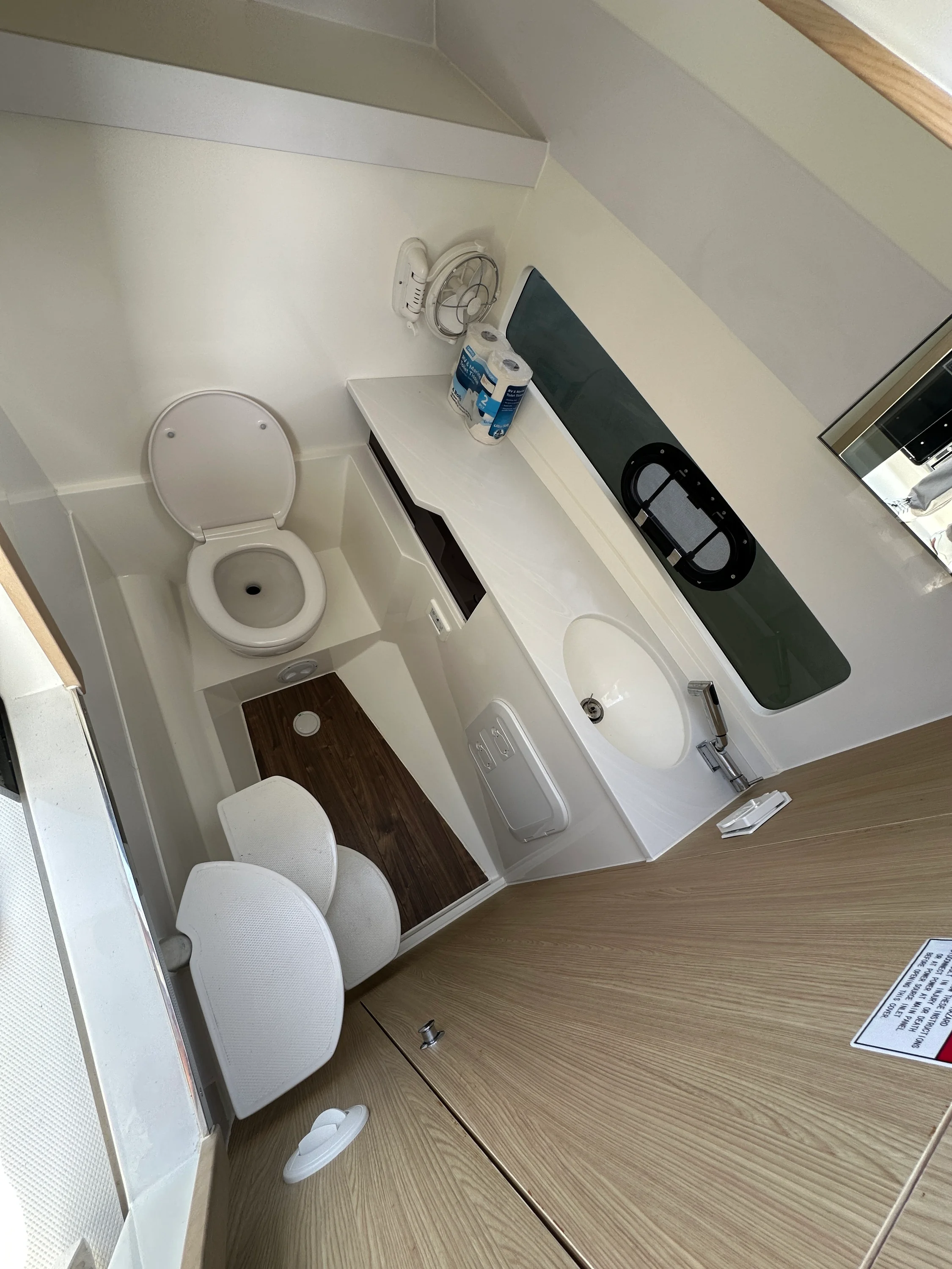 2024 Aquila 32 SPORT Image Thumbnail #9