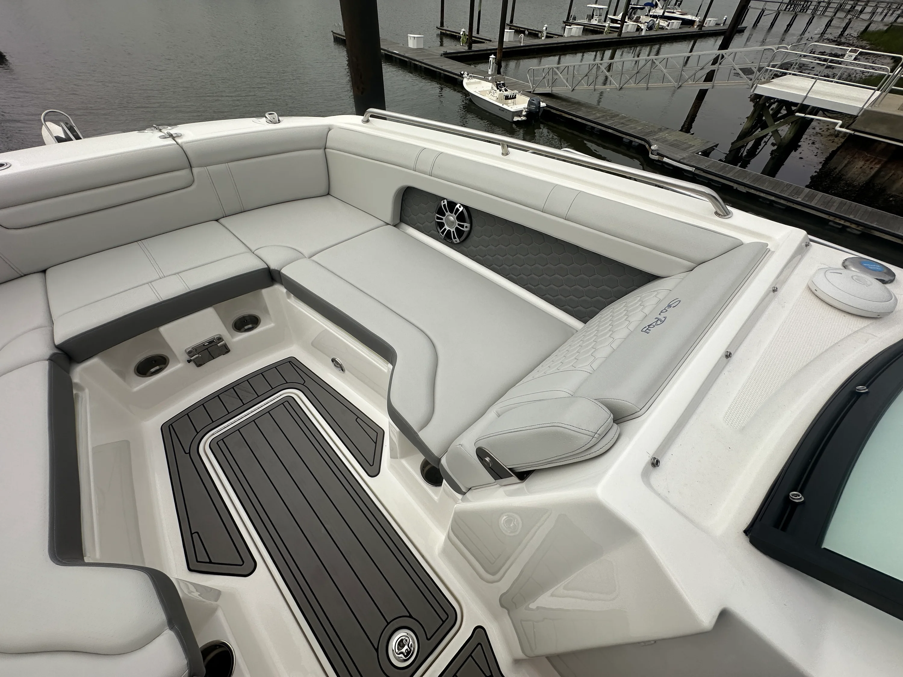 2024 Sea Ray 290 SDX OB Image Thumbnail #7