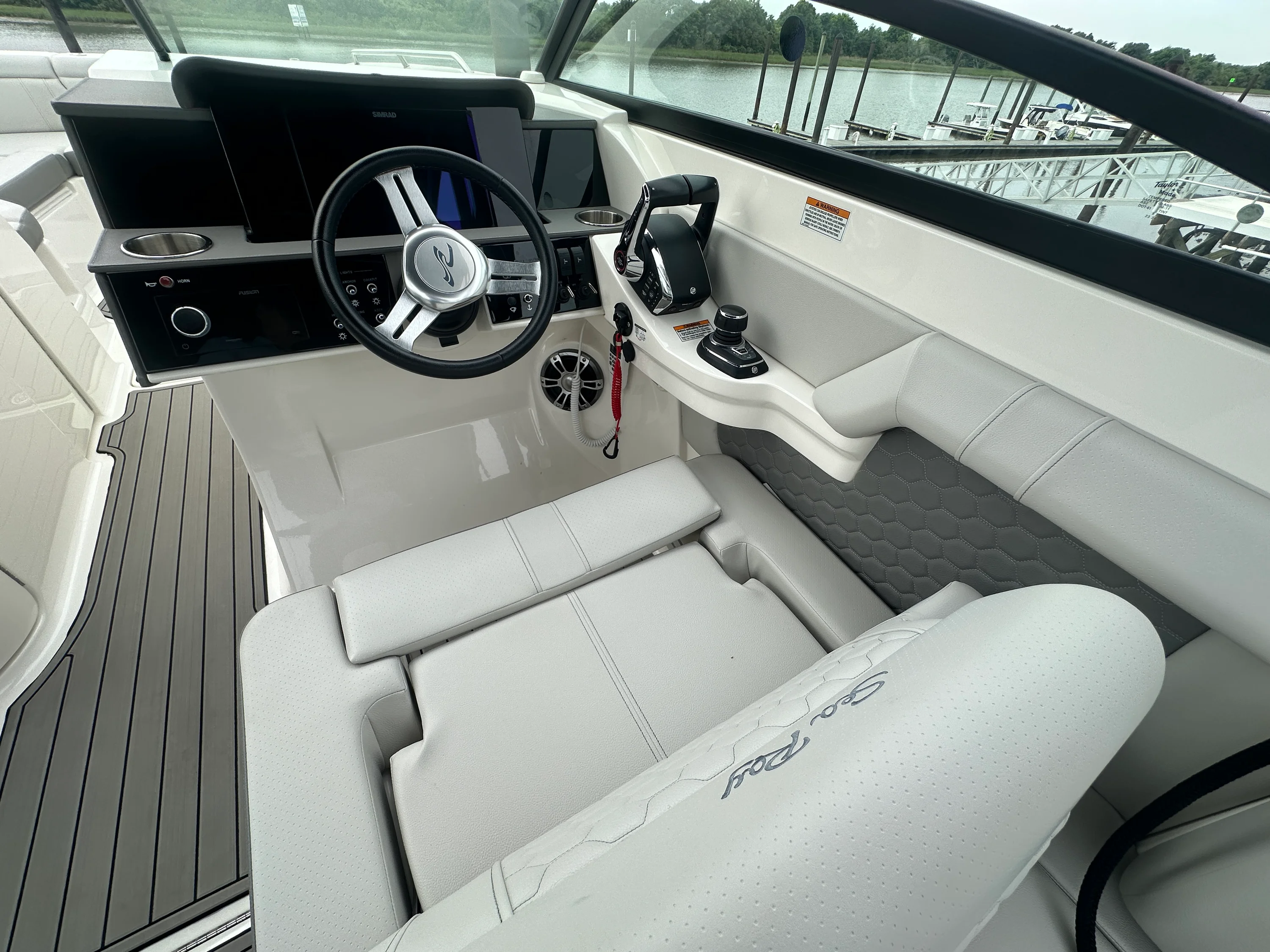 2024 Sea Ray 290 SDX OB Image Thumbnail #10