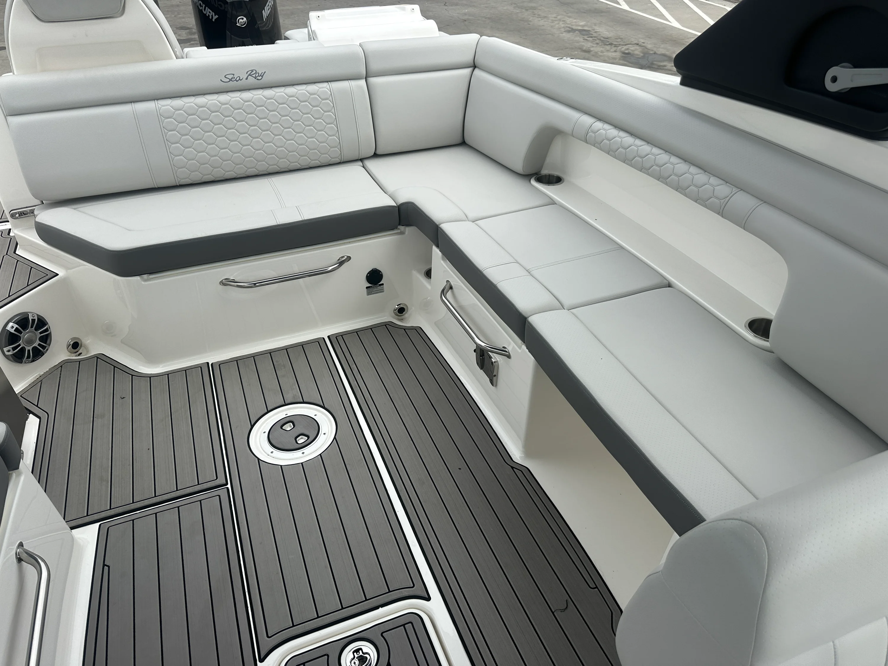 2024 Sea Ray 290 SDX OB Image Thumbnail #13