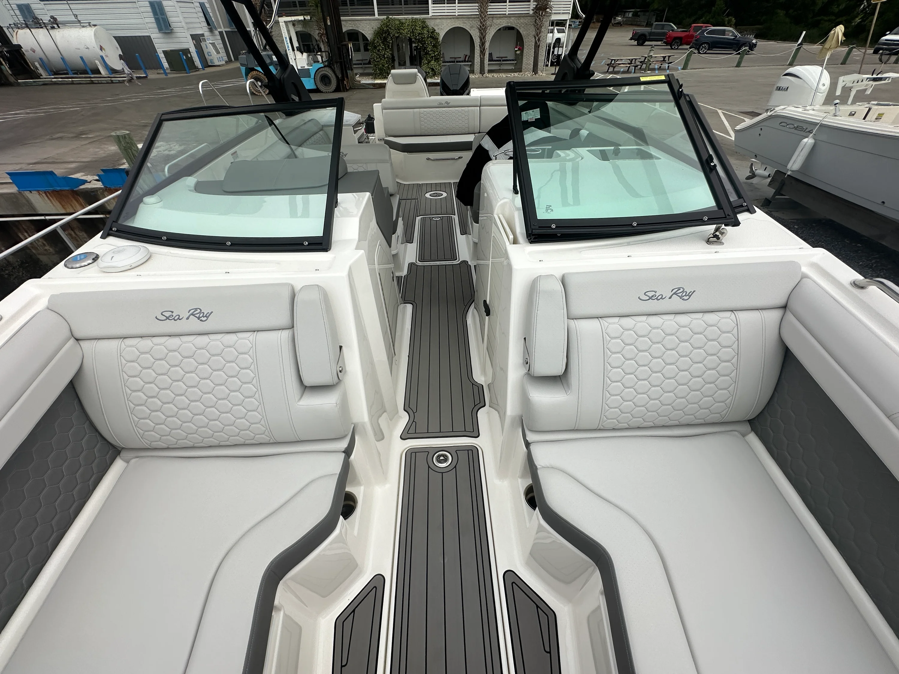 2024 Sea Ray 290 SDX OB Image Thumbnail #9