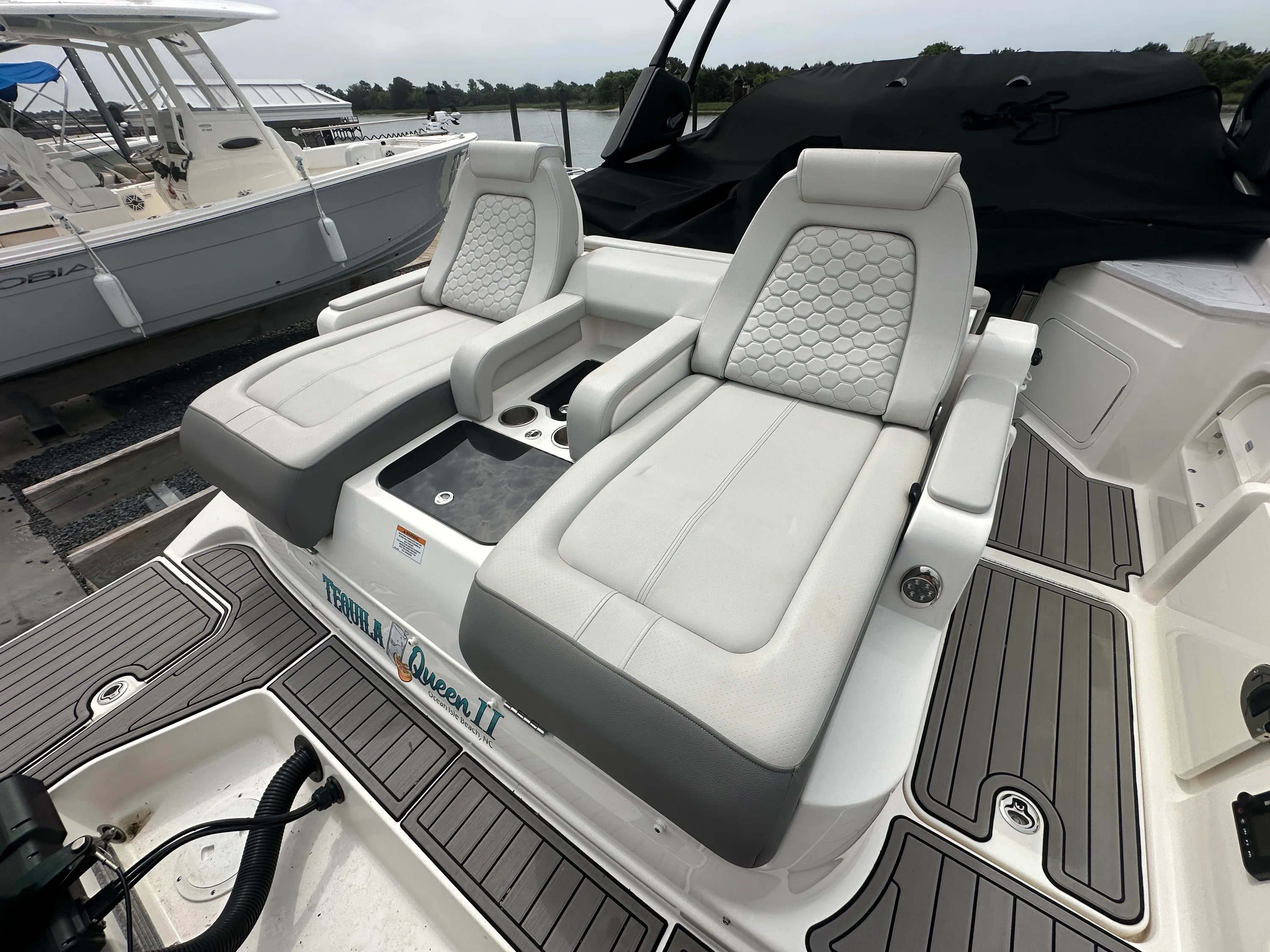2024 Sea Ray 290 SDX OB Image Thumbnail #4