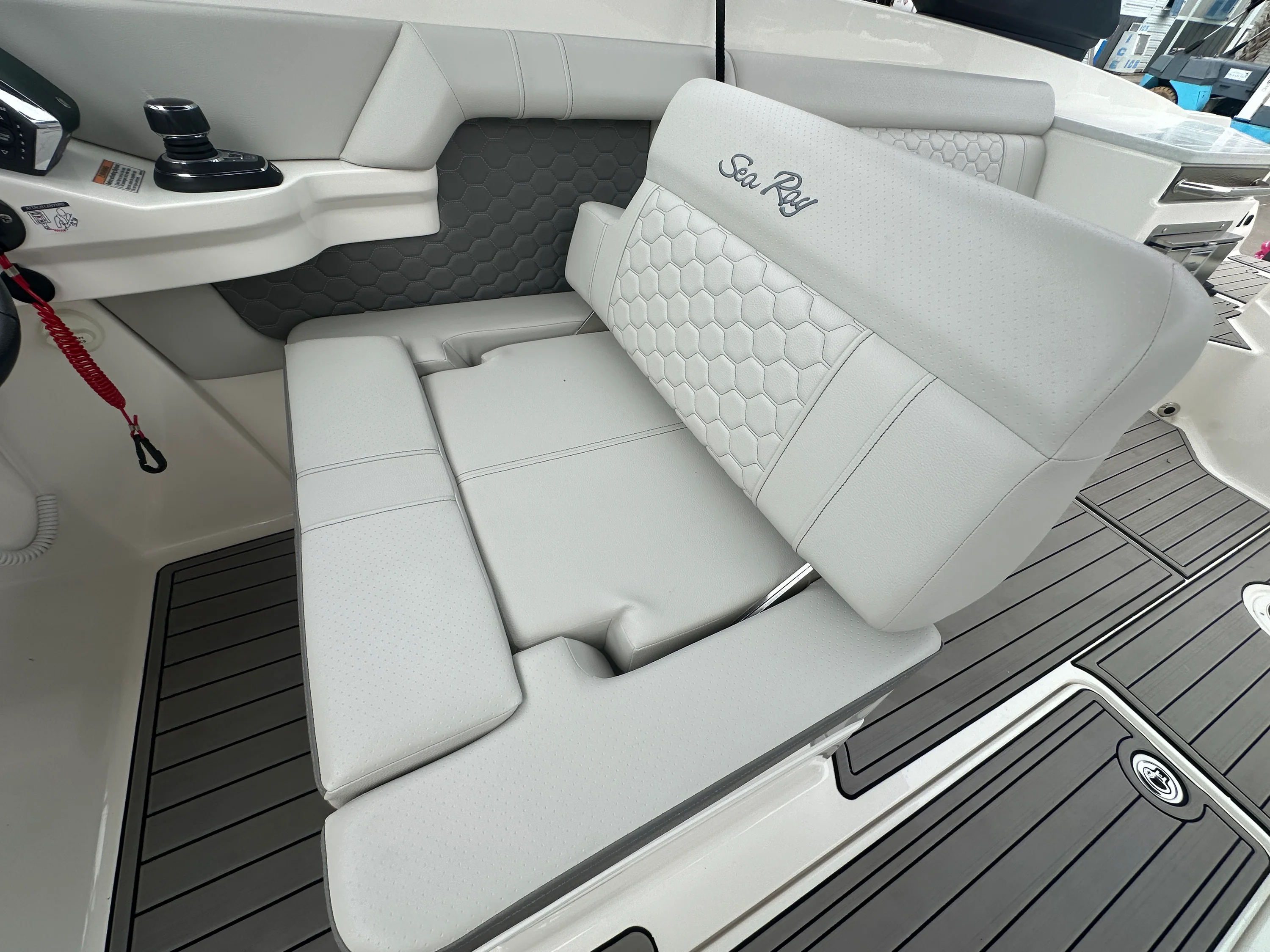2024 Sea Ray 290 SDX OB Image Thumbnail #12