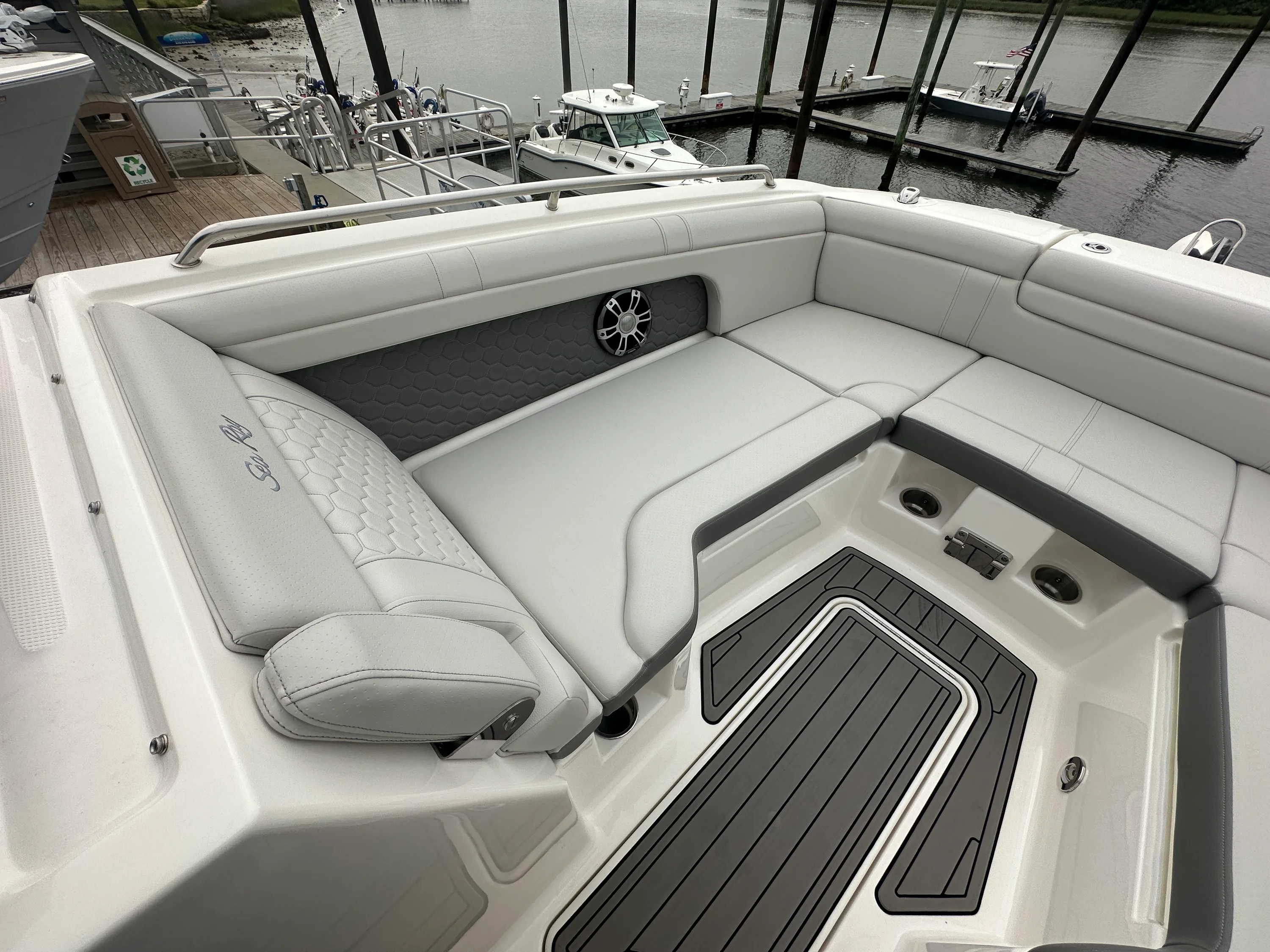 2024 Sea Ray 290 SDX OB Image Thumbnail #5