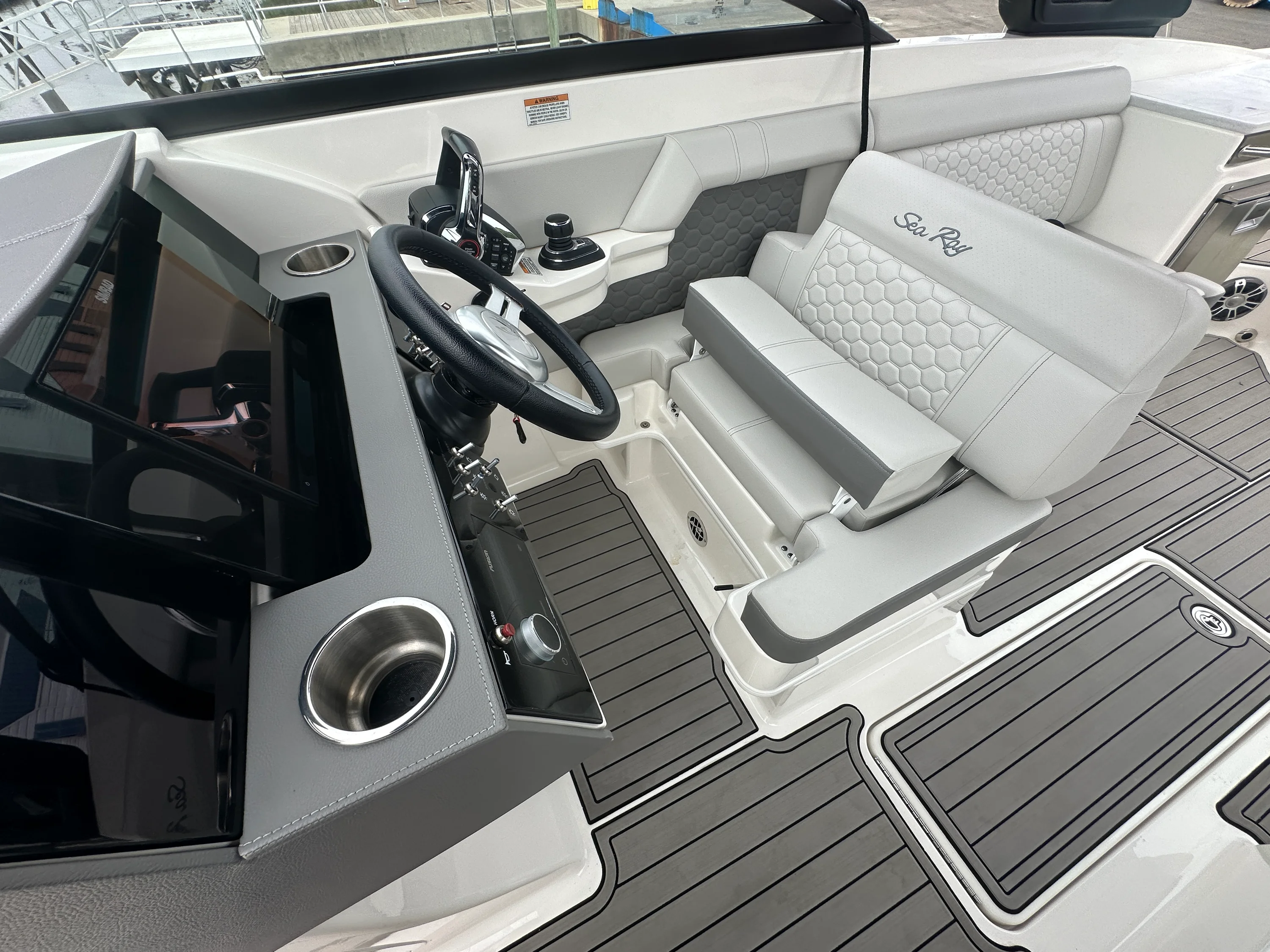 2024 Sea Ray 290 SDX OB Image Thumbnail #11
