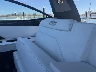 2022 Cruisers Yachts 38 GLS South Beach Image Thumbnail #9