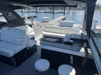 2022 Cruisers Yachts 38 GLS South Beach Image Thumbnail #10